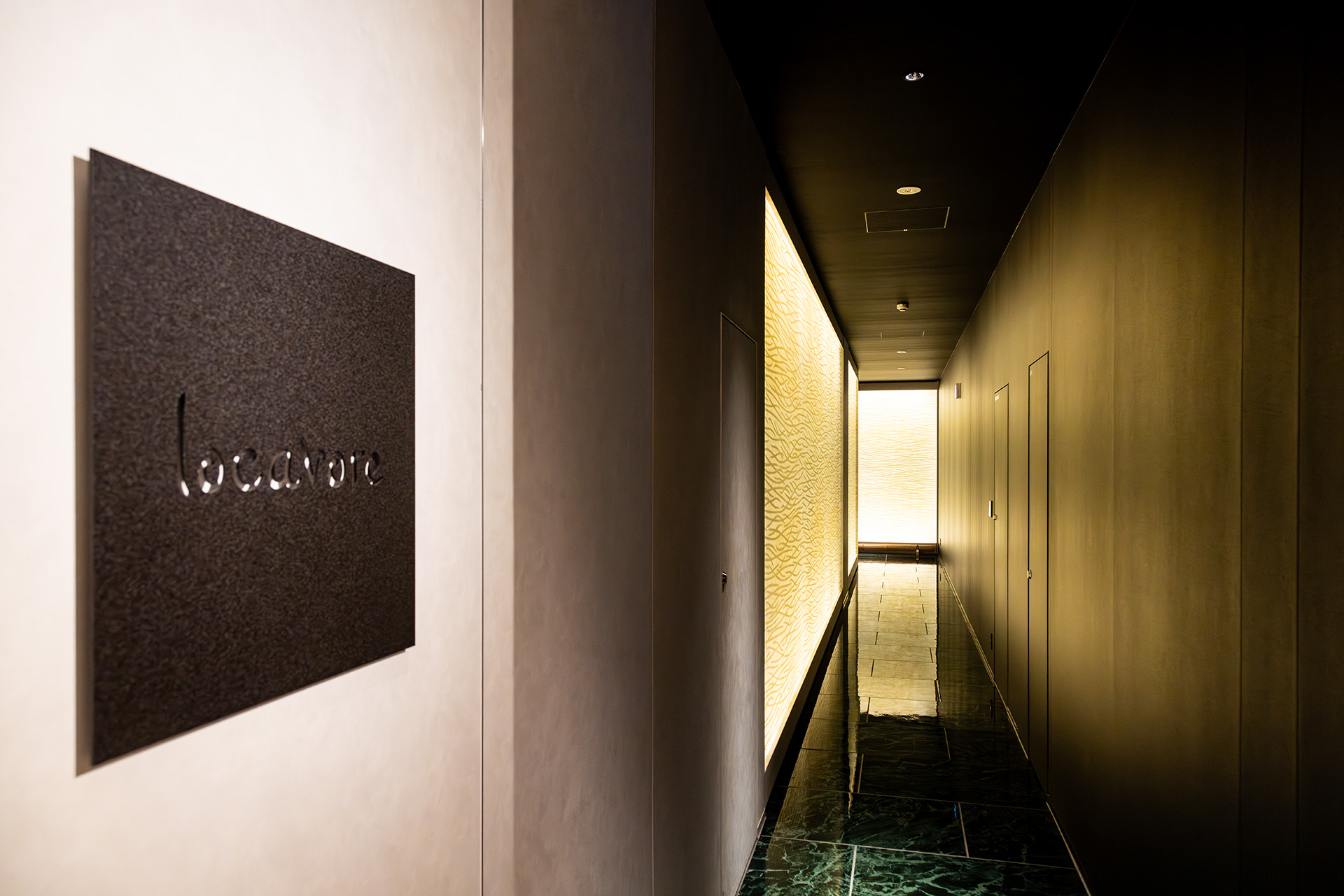 フレンチレストラン「locavore（ロカヴォーレ）」。「local（地元）」「vore（食動物）」を組み合わせた造語で「地元で採れたものを食べる」の意