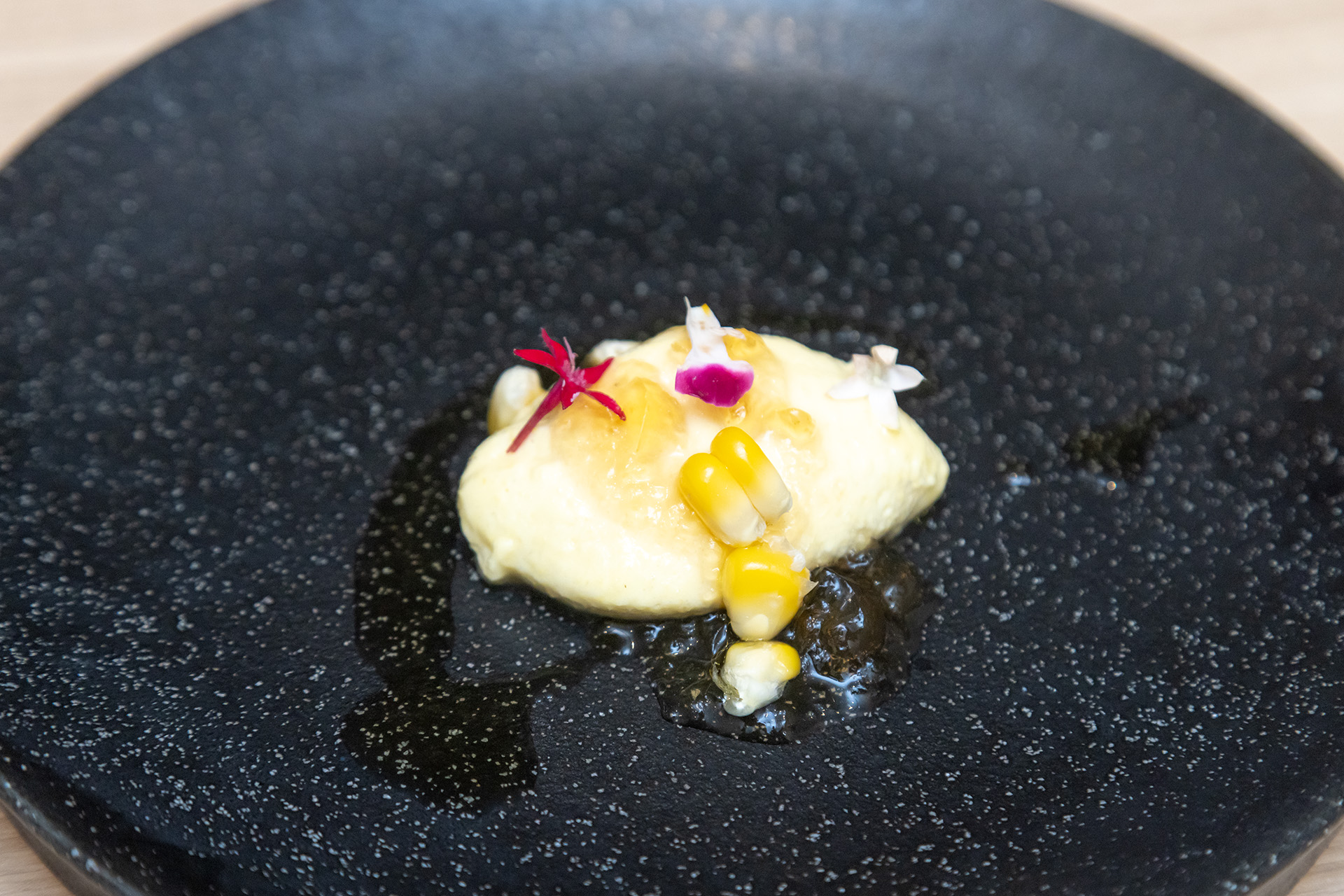 アミューズはコーンのムース