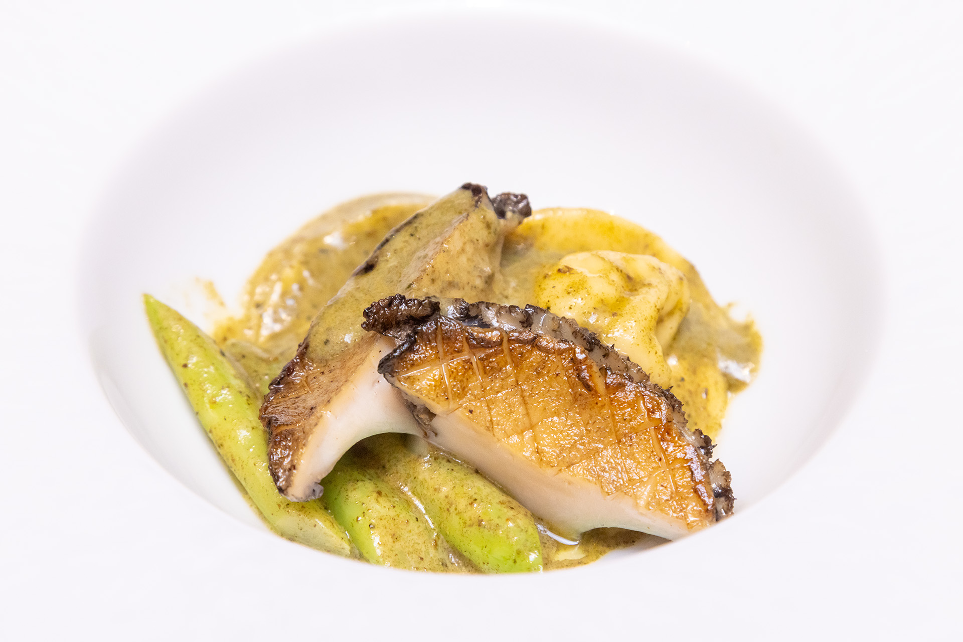 アワビと真鯛のトルテッローニ 肝のヴァンブランソースで