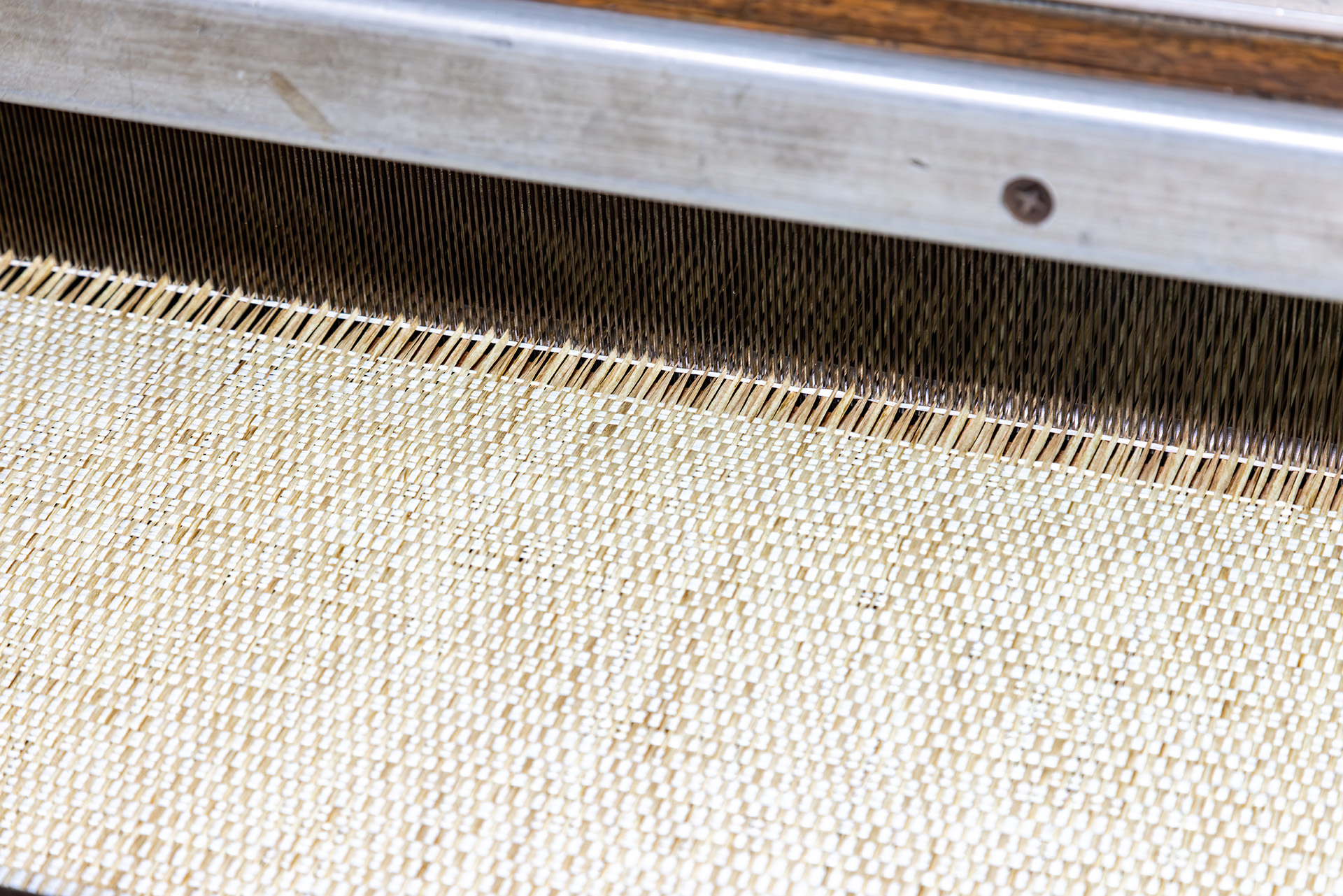 これは縦糸1本につき横糸が2本のいわゆる平織りタイプ