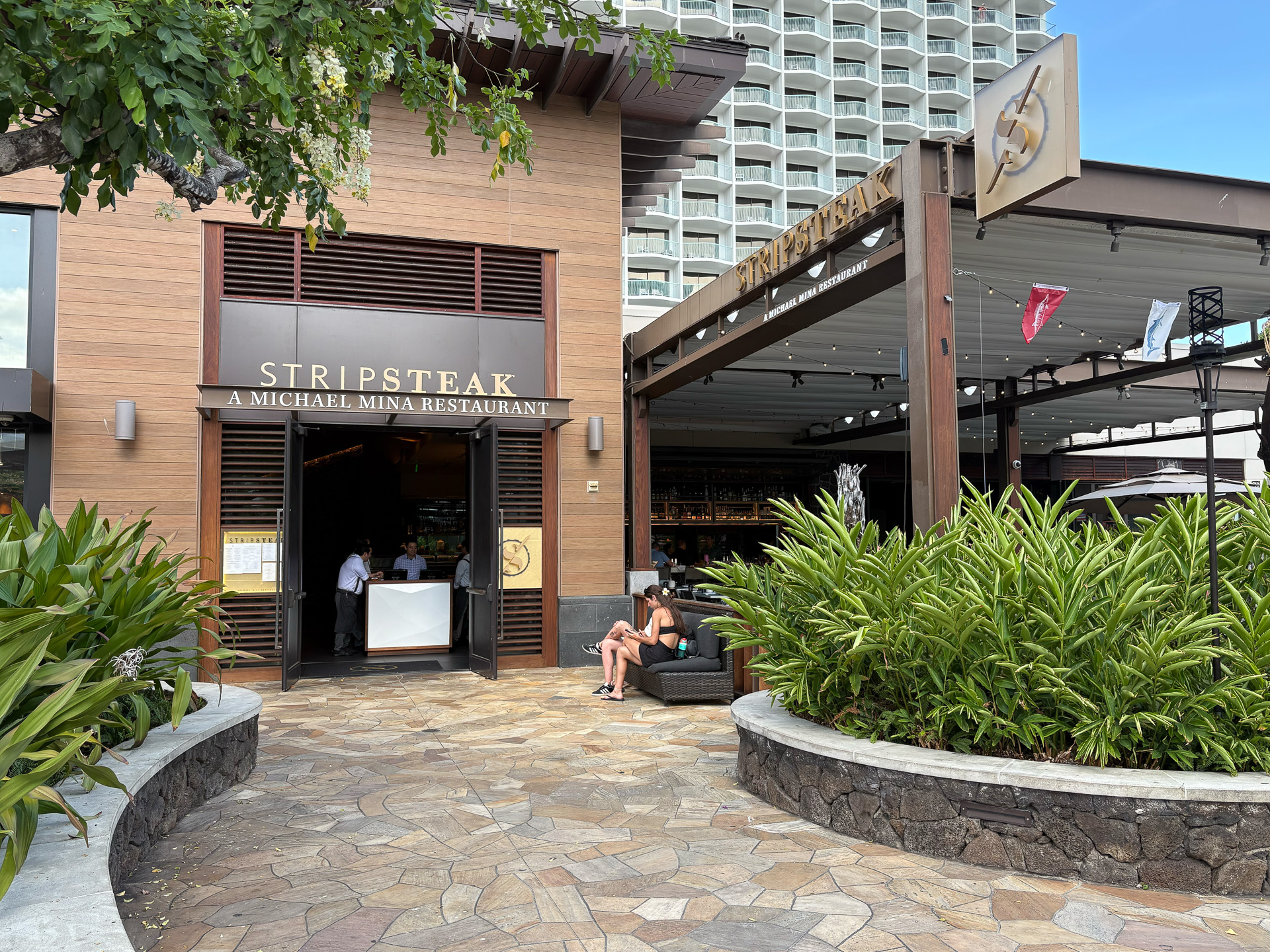 ワイキキのインターナショナルマーケットプレイス3階にある