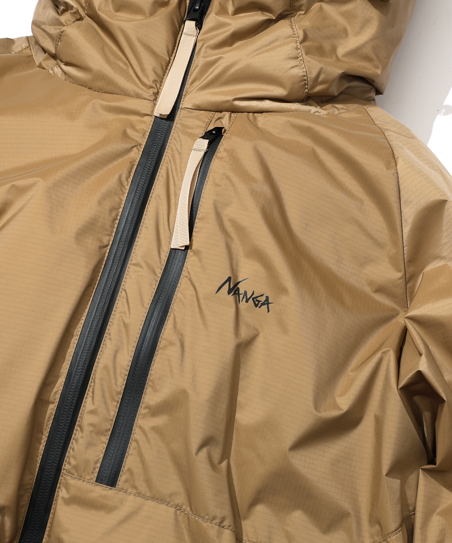 防水性と透湿性を両立させたナンガ独自の高機能素材「オーロラテックス」の生地