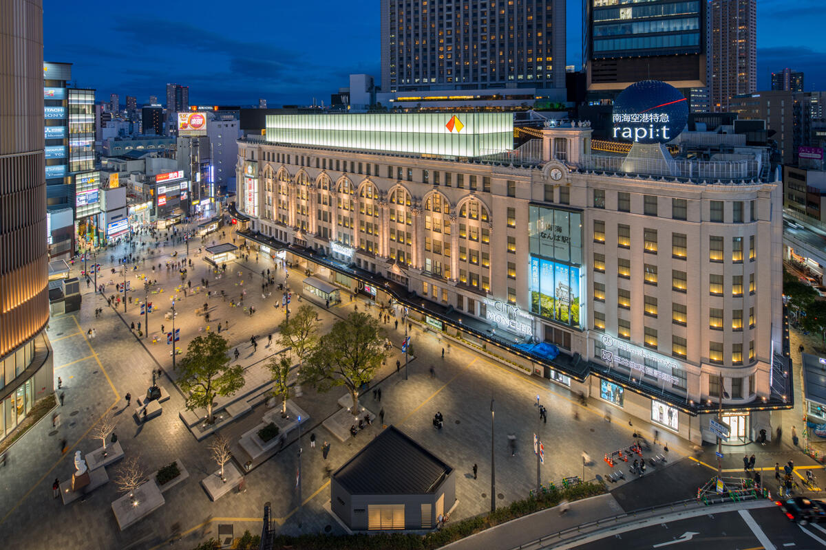 新しくなった なんば広場（仮称）からなんさん通り