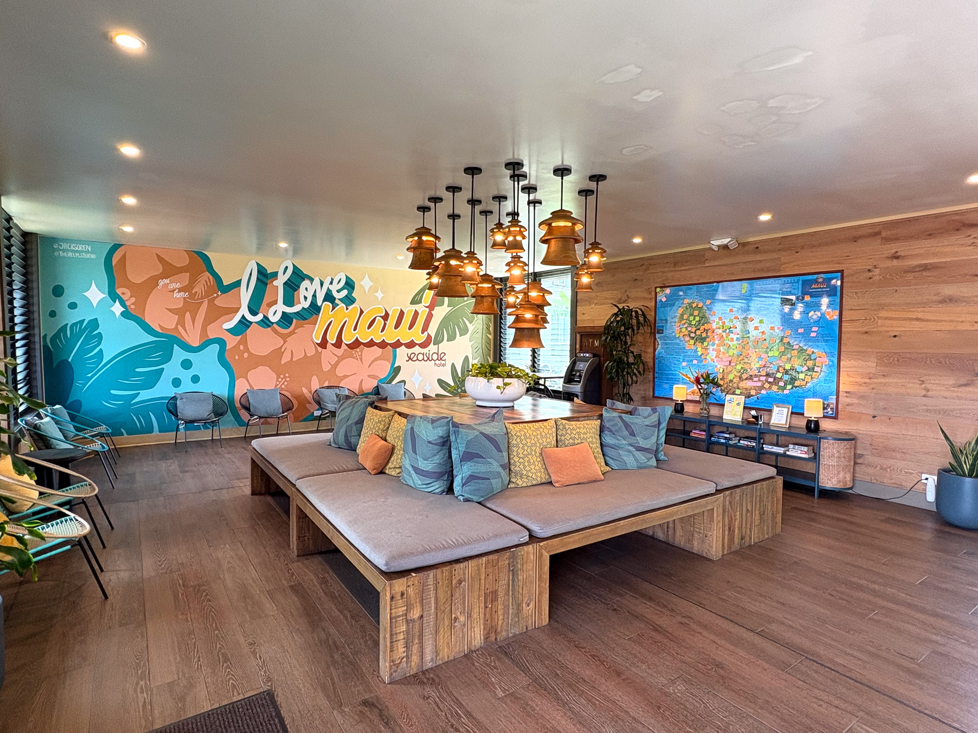 カフルイ空港からクルマで10分のマウイ・シーサイド・ホテルは改装を終えて生まれ変わった