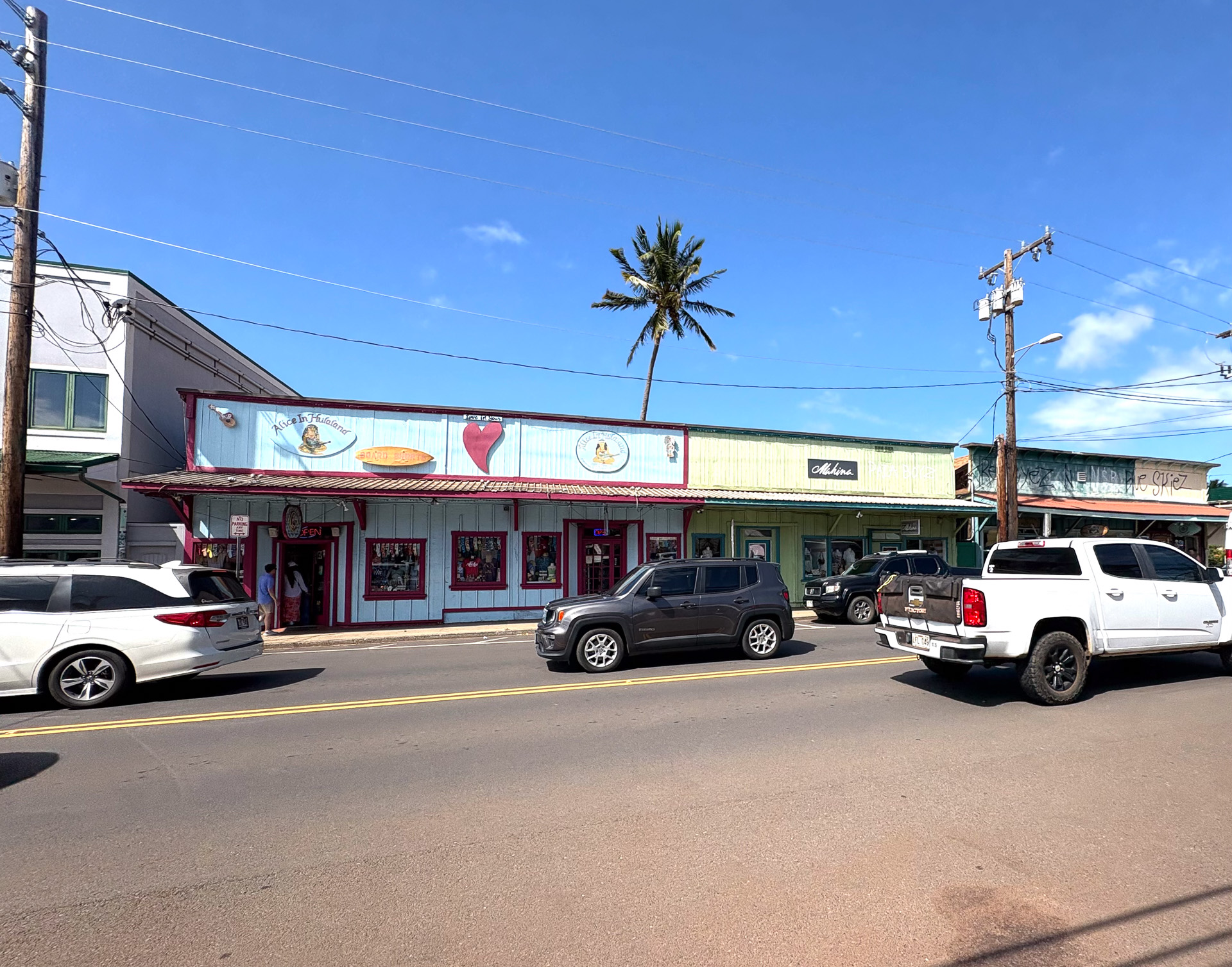 レストランやショップはどれもレトロでやわらかな色調でのどかな空気が流れている