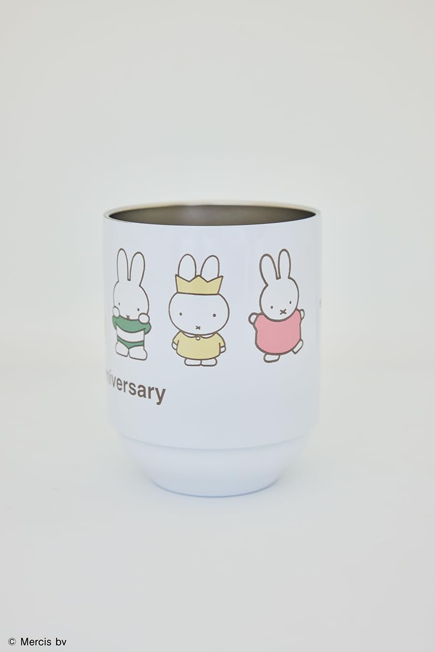 ぐるっと一周、レトロなミッフィーが並ぶ