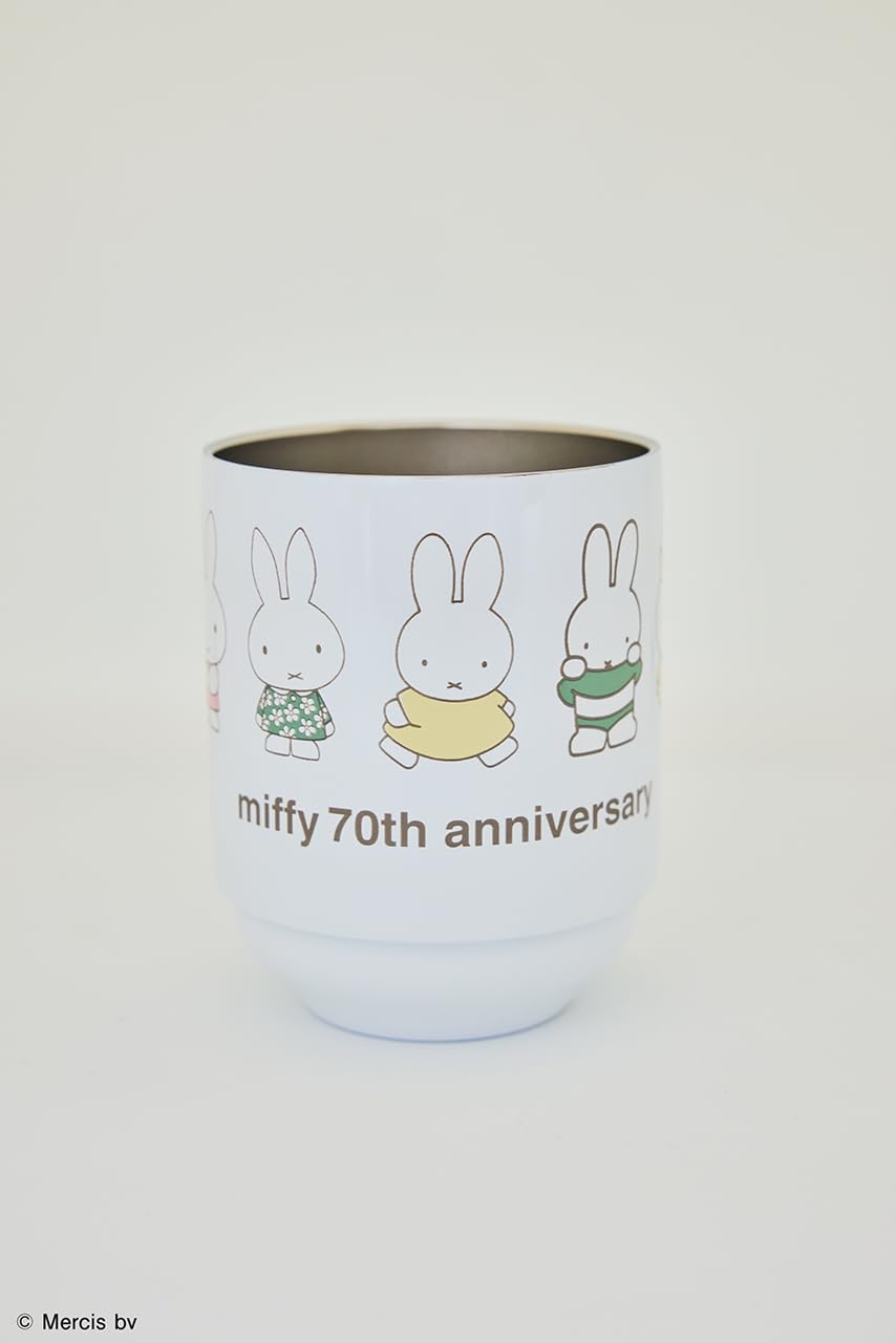 ぐるっと一周、レトロなミッフィーが並ぶ