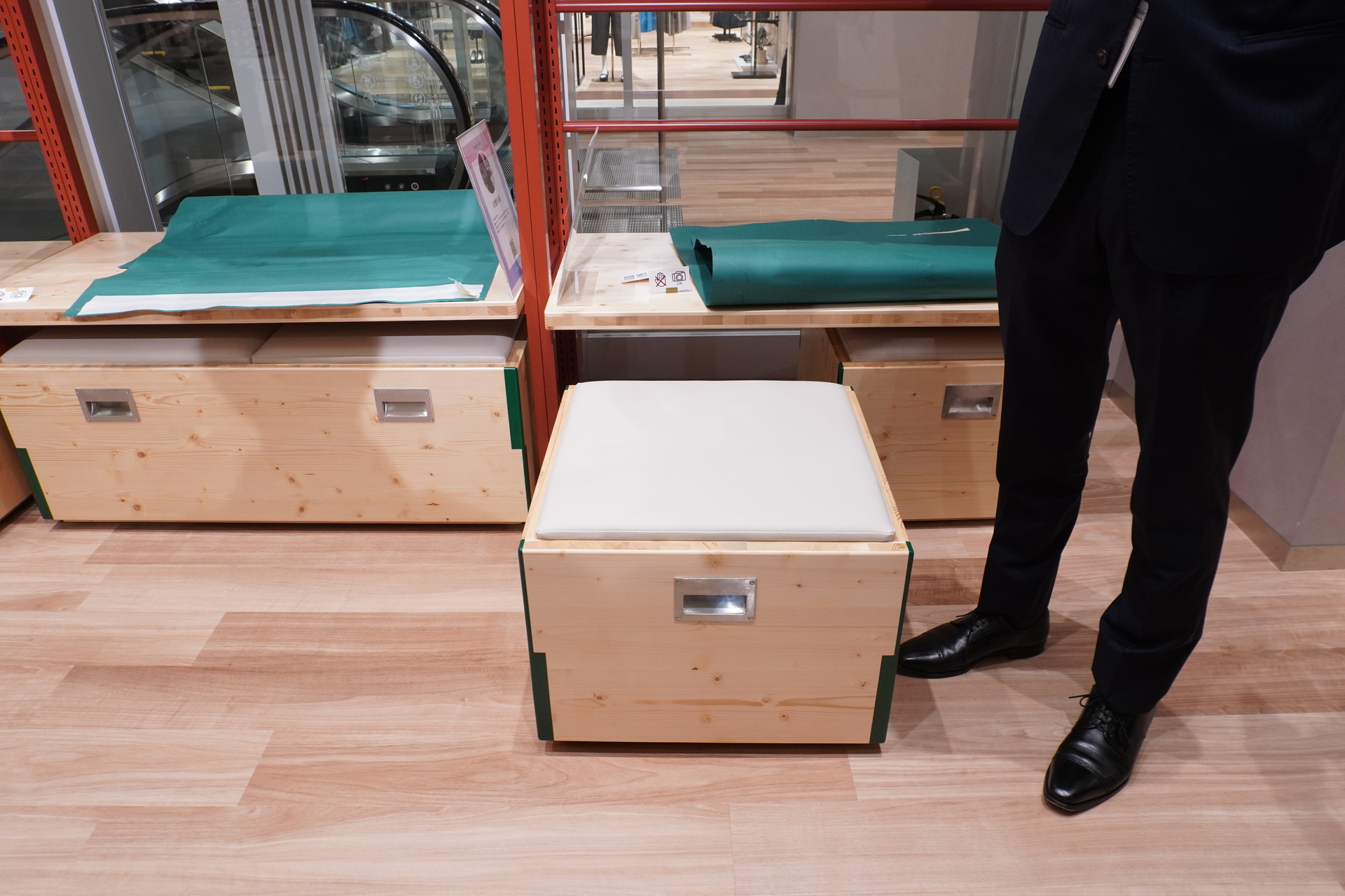 エスカレーター横のエリアにはイベントスペースを設けている