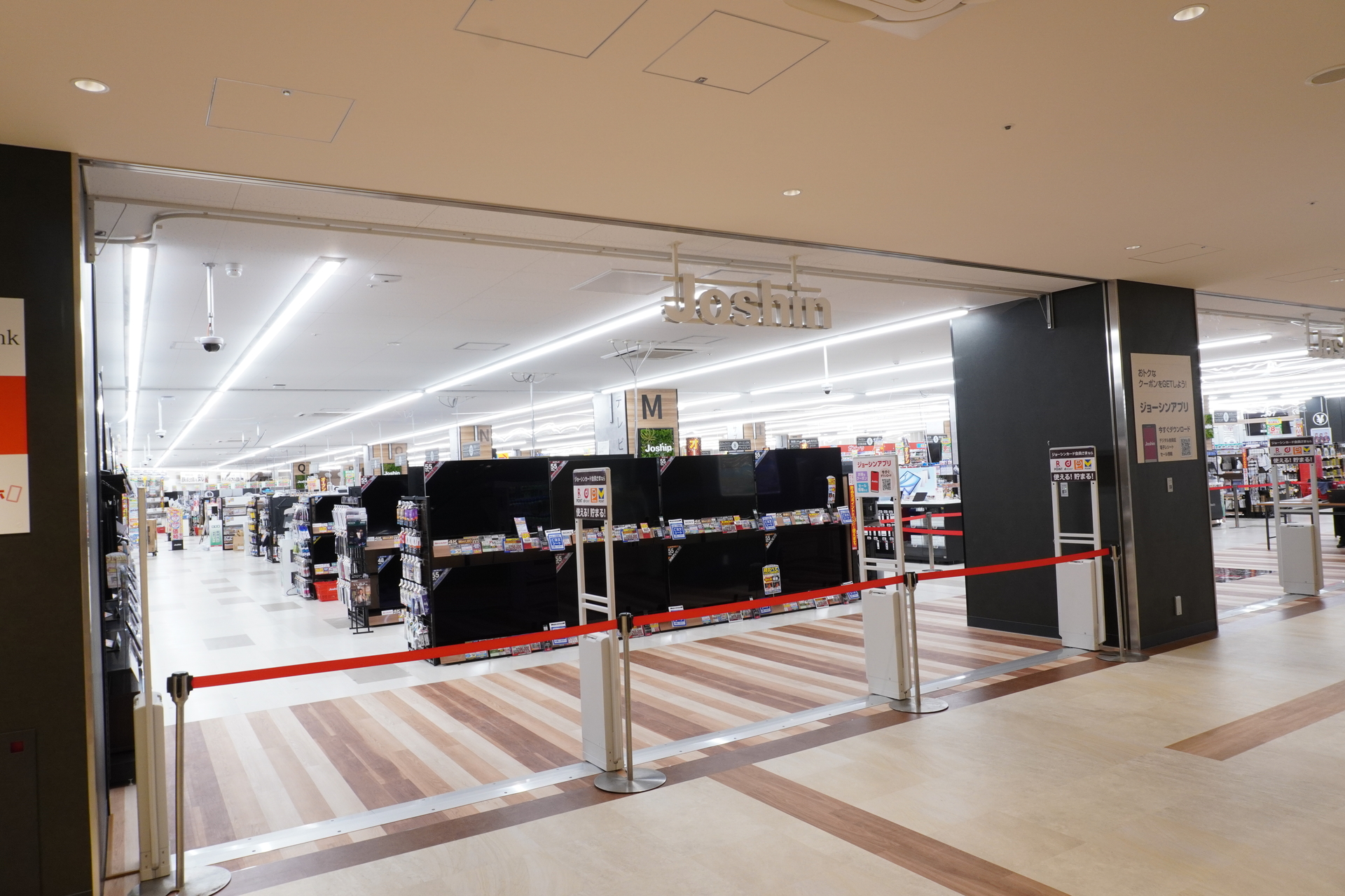 Joshin（ジョーシン）のロゴが白いのは貴重かも……？