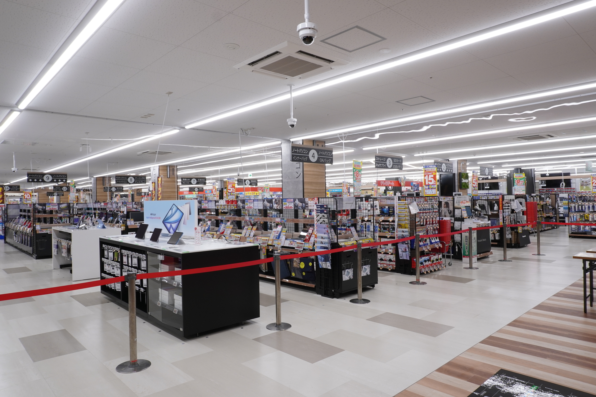 Joshin（ジョーシン）のロゴが白いのは貴重かも……？