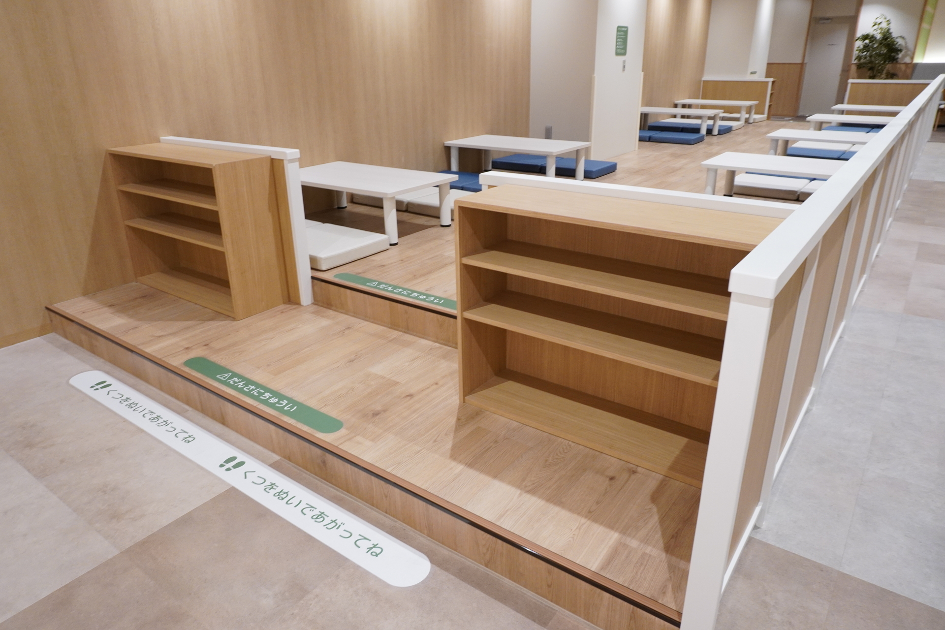 コンセント付き、座敷などさまざまなタイプの座席を備えている