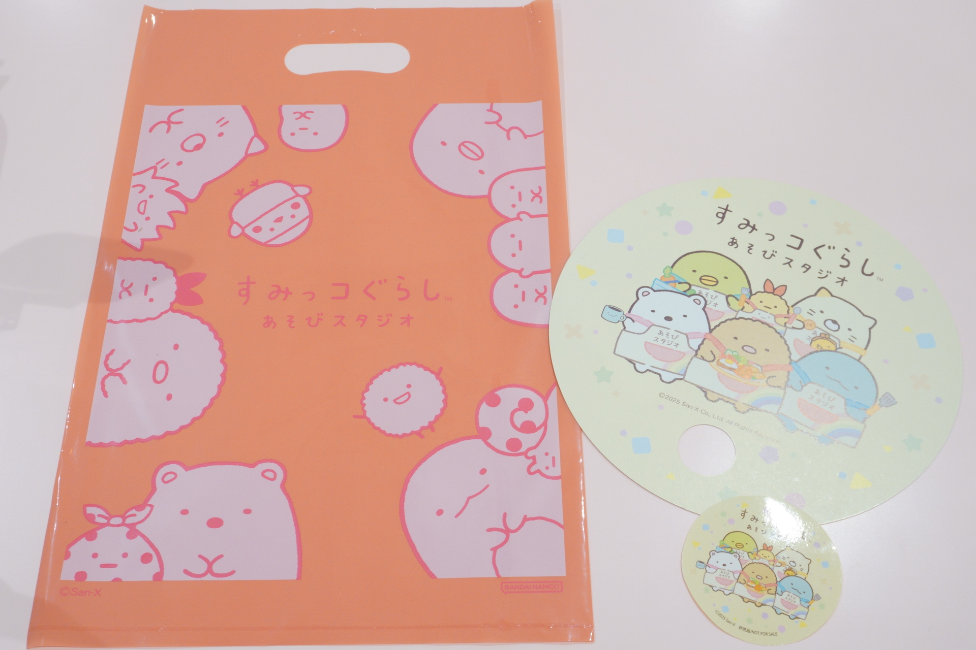 オープン記念キャンペーンとして配布するグッズ &copy;2025 San-X Co., Ltd. All Rights Reserved.