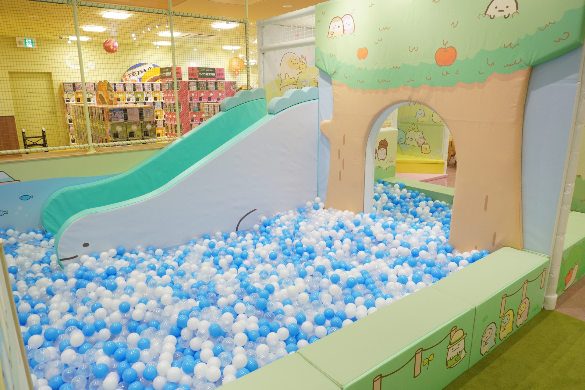 とかげの住む森をイメージしたみずうみエリア &copy;2025 San-X Co., Ltd. All Rights Reserved.