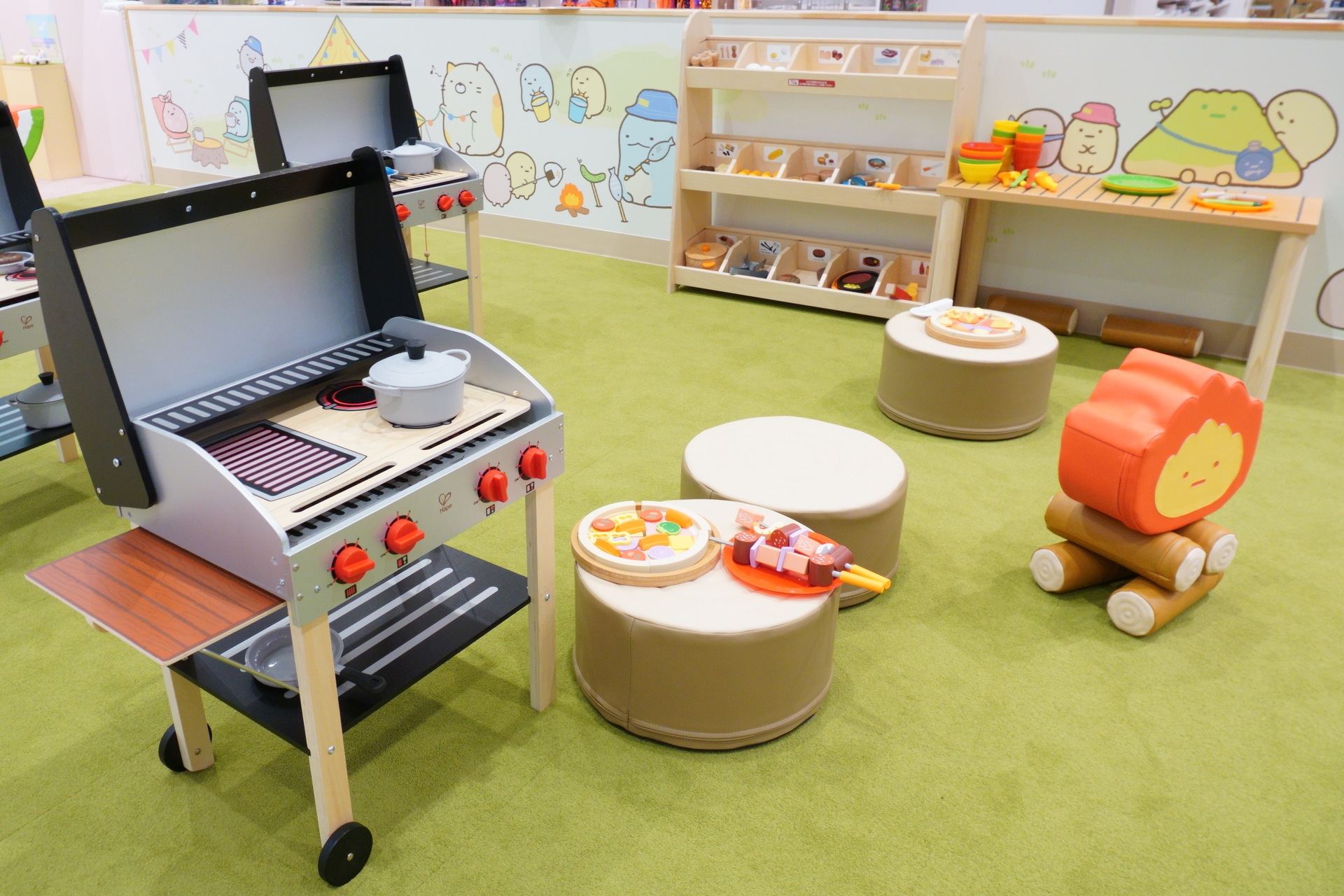 ごっこ遊びが楽しめるキャンプエリア &copy;2025 San-X Co., Ltd. All Rights Reserved.