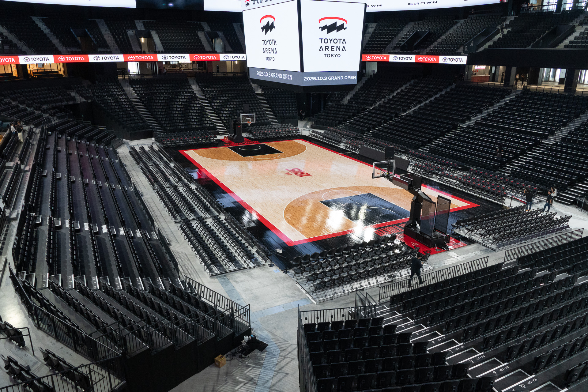 オーバル（楕円）形でどの席からもコートを見やすいアリーナ形状