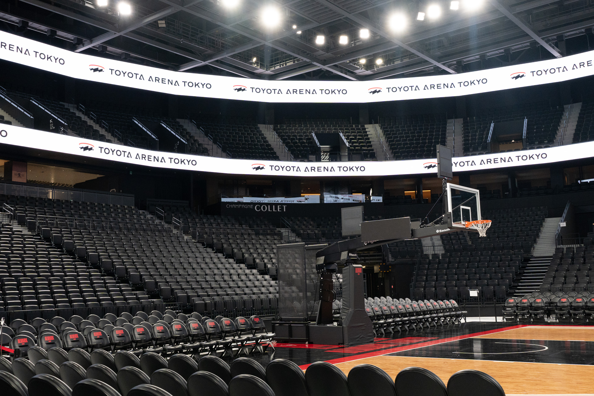 リボンビジョンは上層が高さ2m、下層が高さ1m