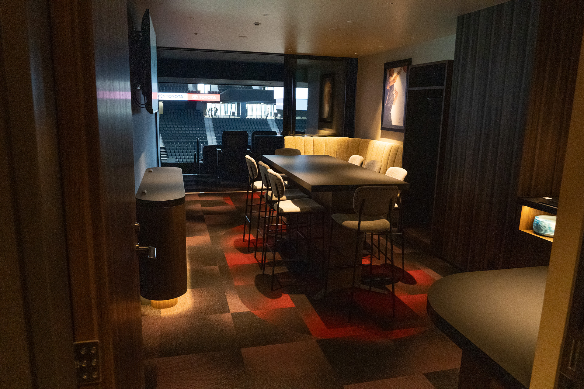 3階スイートエリアに16の個室がある