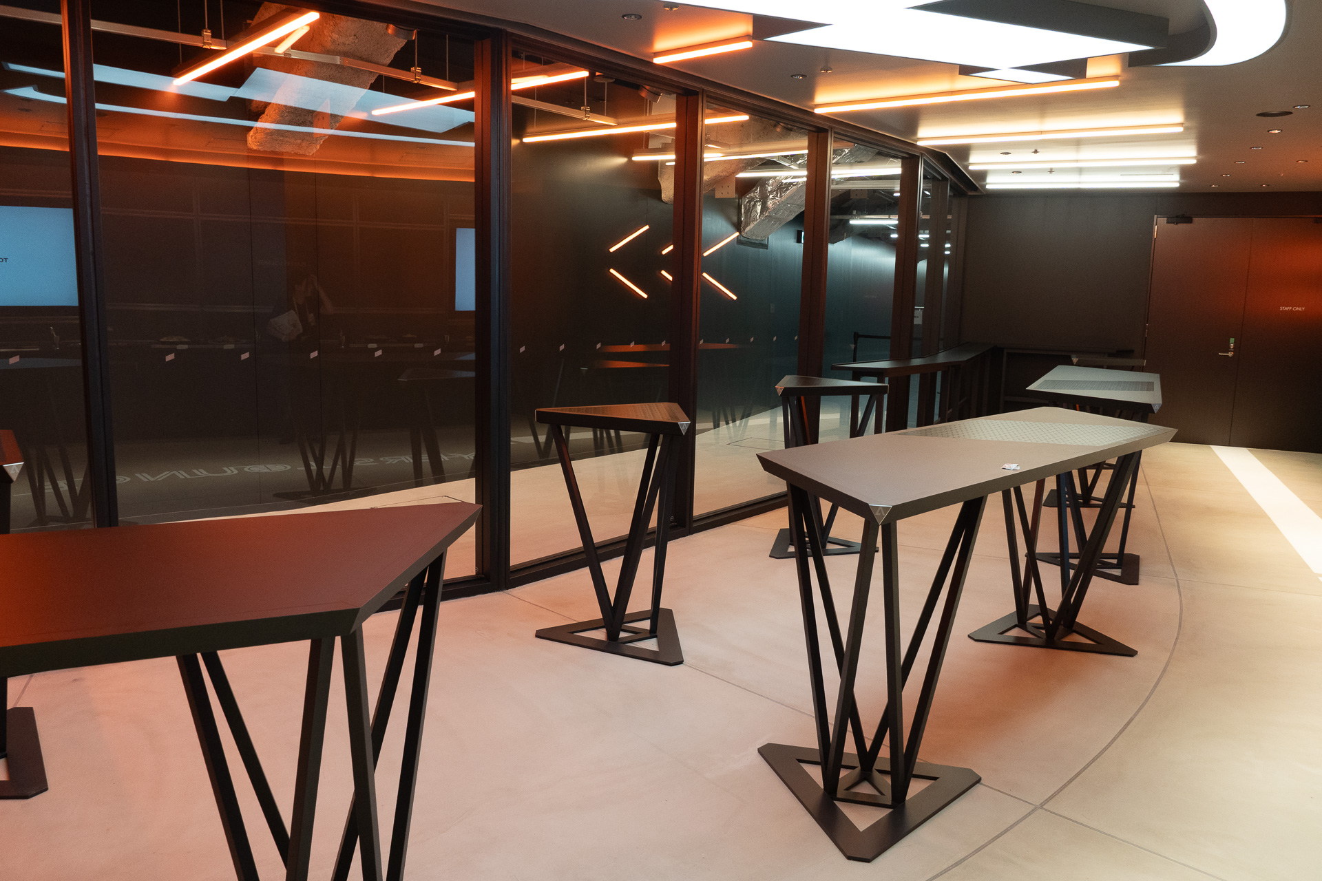 コートに出て行く選手を間近にみることができる「プレーヤーズラウンジ」は60名収容