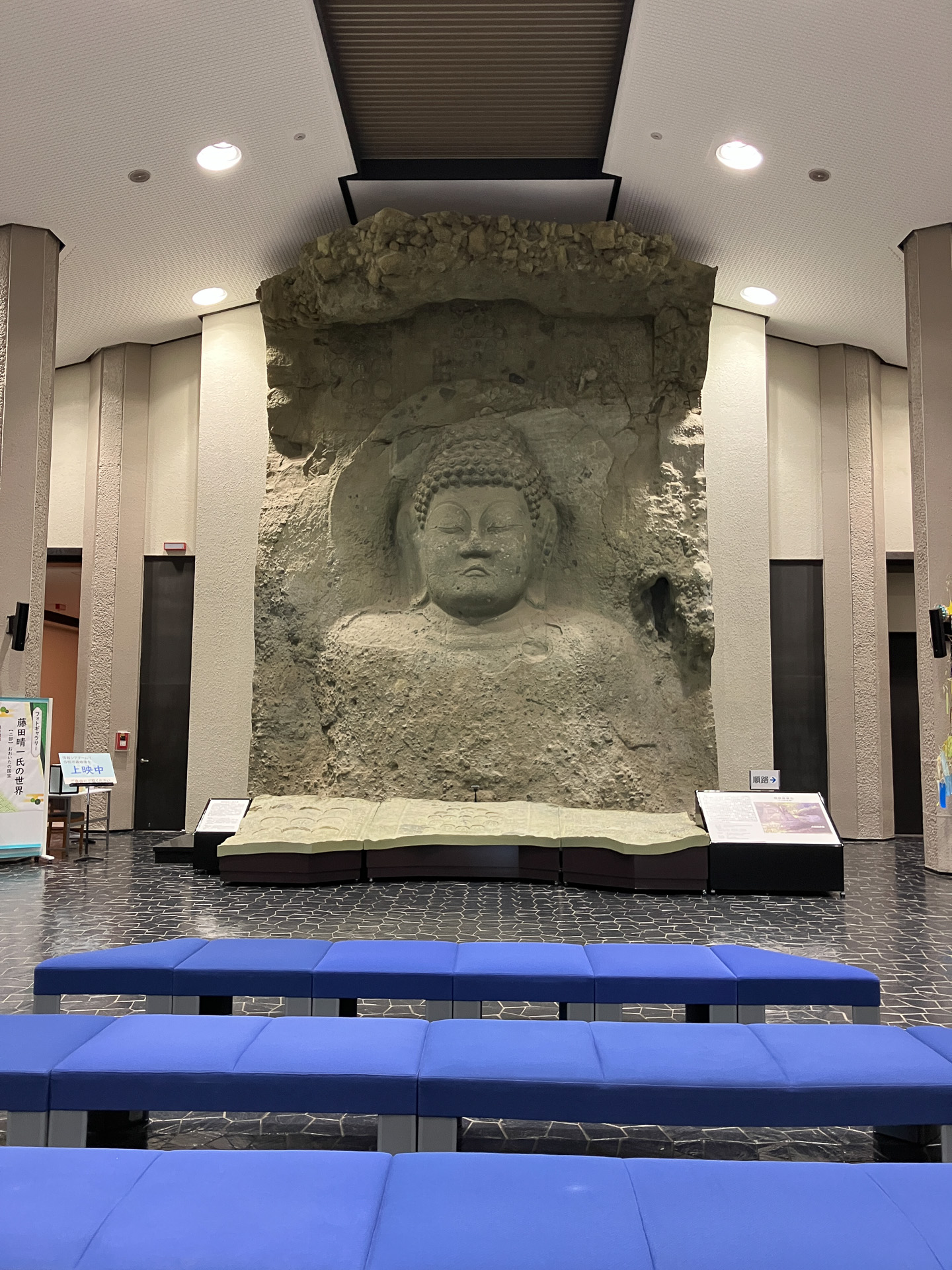 大分県立歴史博物館内の熊野磨崖仏レプリカ