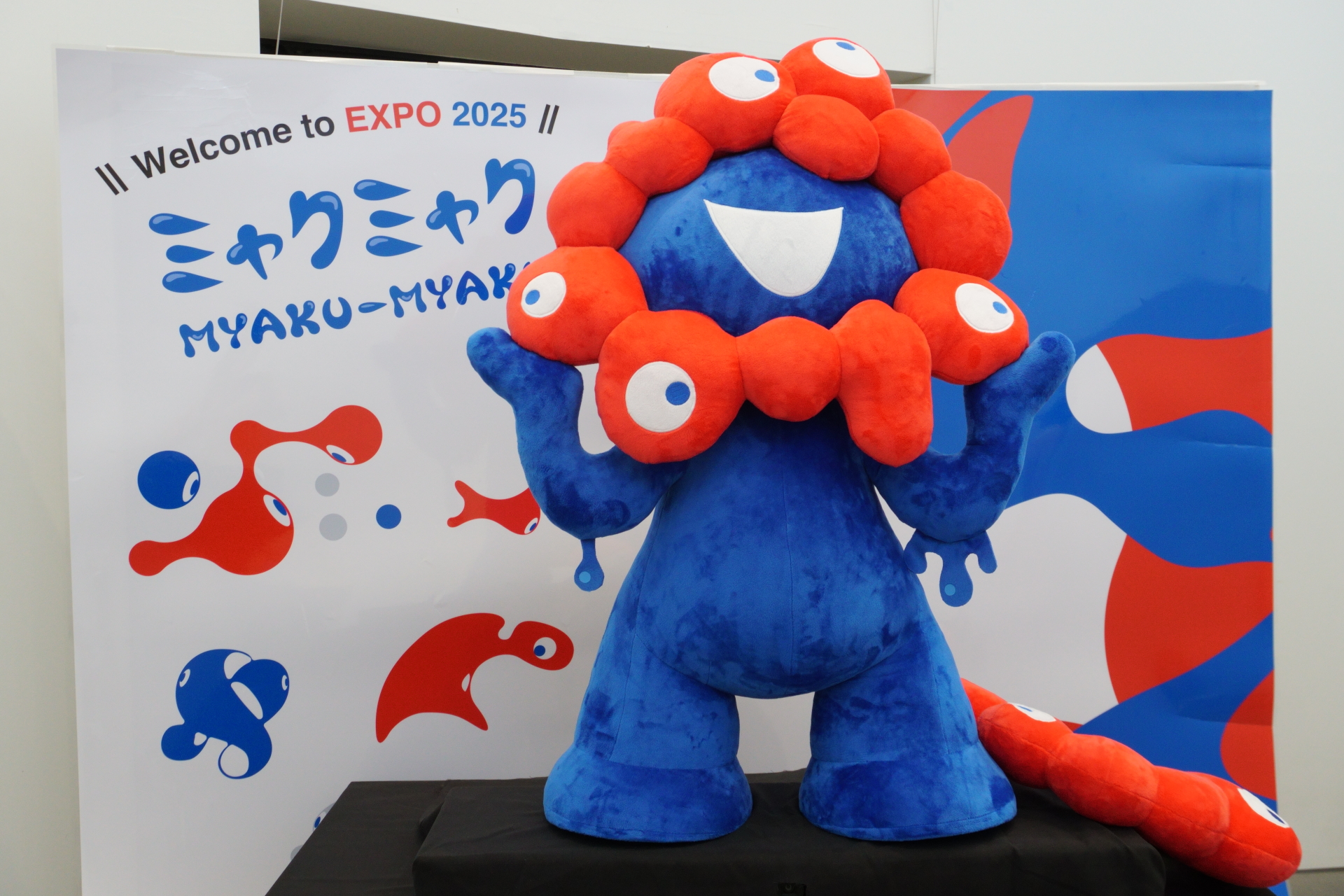 石破総理の誕生日を祝う様子が話題となった「しゃべりかけるミャクミャク」が万博にもやってきた！