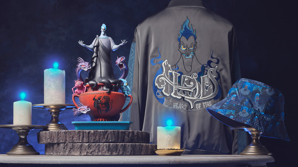 ディズニーストア、ハロウィーン新作発表。仮装したミッキーたちや