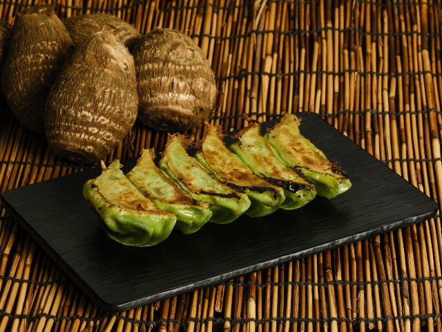 埼玉県・餃（Kou）「ねっとりホクホク畑の里芋餃子」（6個入り700円）