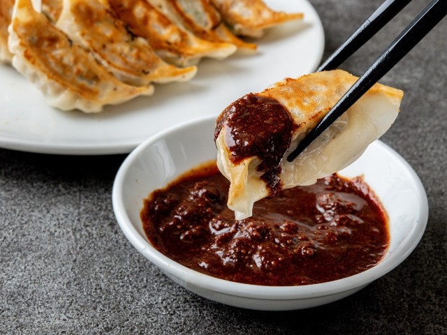 兵庫県・神戸ぎょうざ ひょうたん「みそだれ餃子」（5個入り700円）