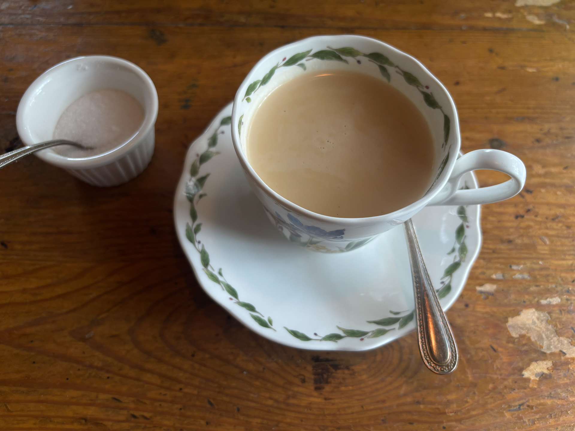 茶葉から丁寧に淹れられたロイヤルミルクティー