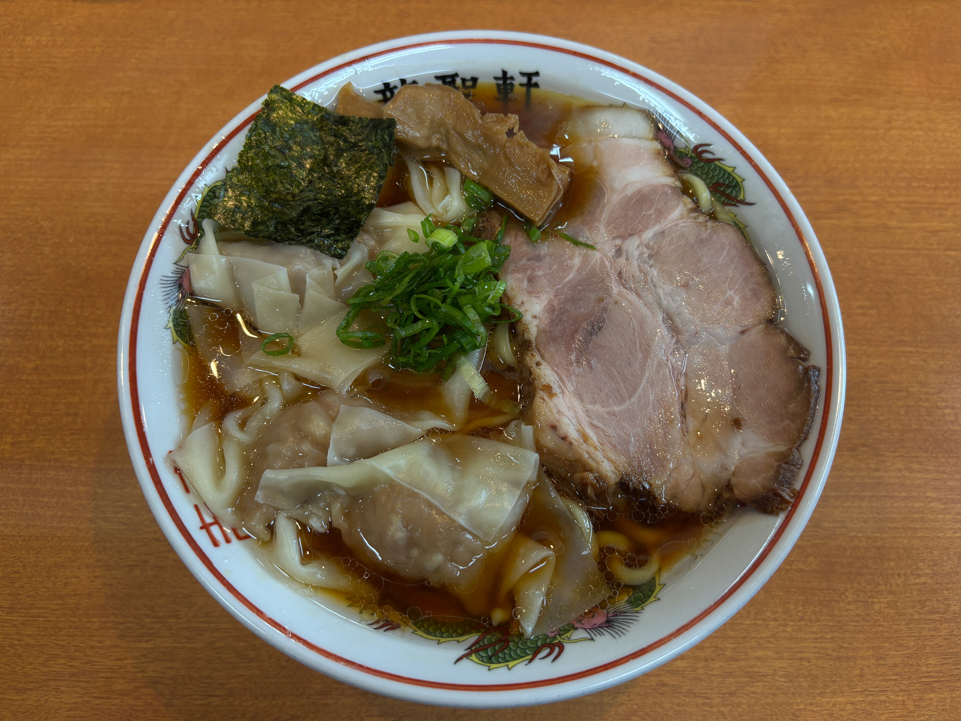 醤油ワンタン麺、太麺