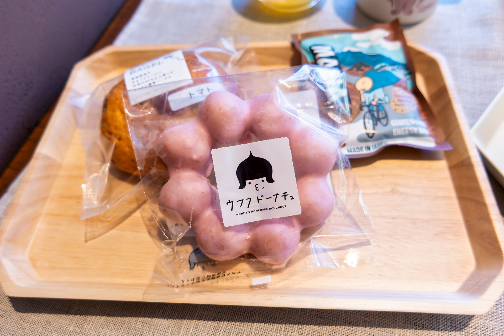 朝食にぴったりのドーナツやパン、5種セットの「いなり寿司」など豊富なラインアップのなかから、その日のスケジュールや気分に合わせて選ぶことができる