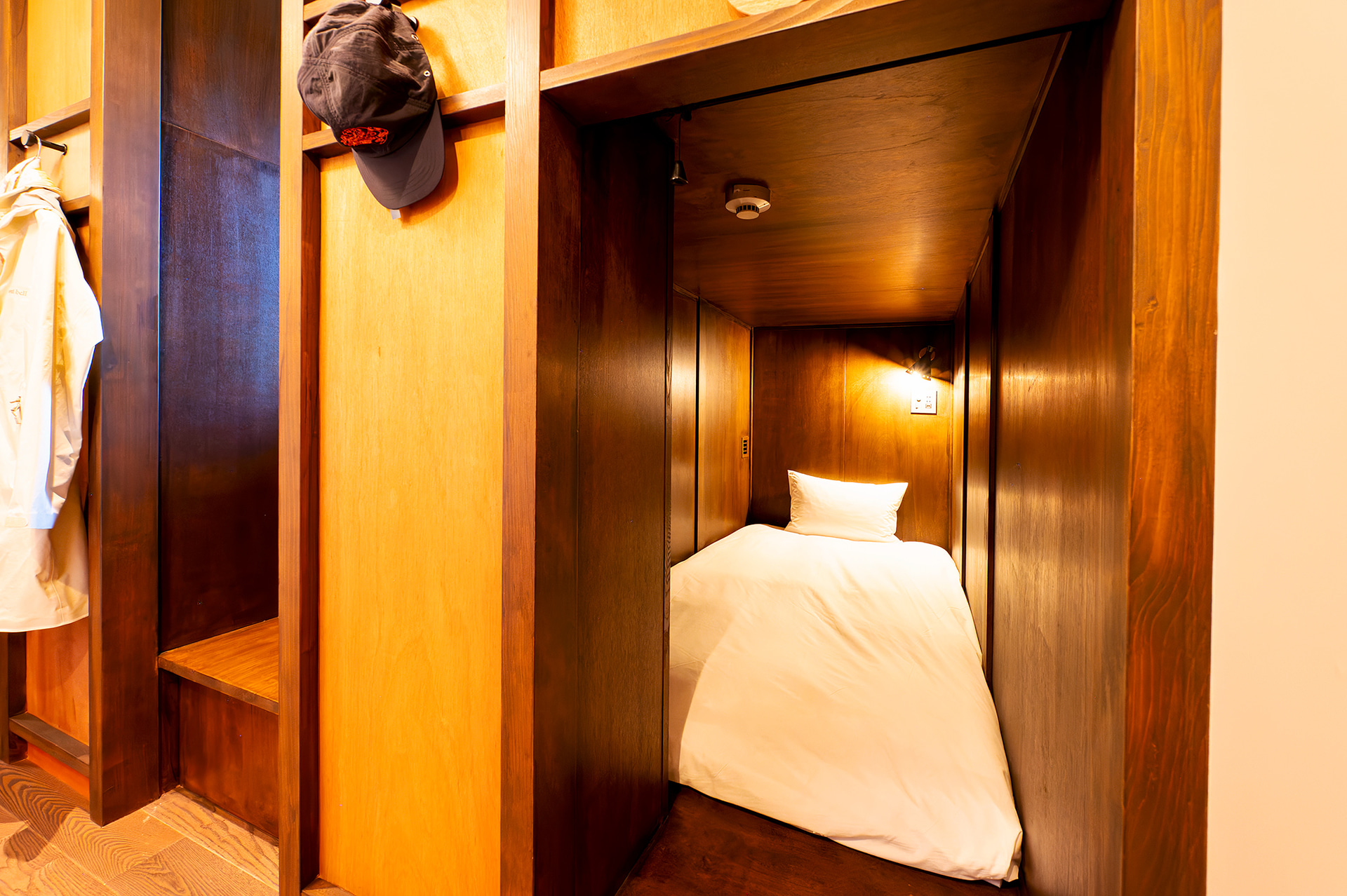 ドミトリーはひとり利用でも安心。プライベート空間を確保することができる