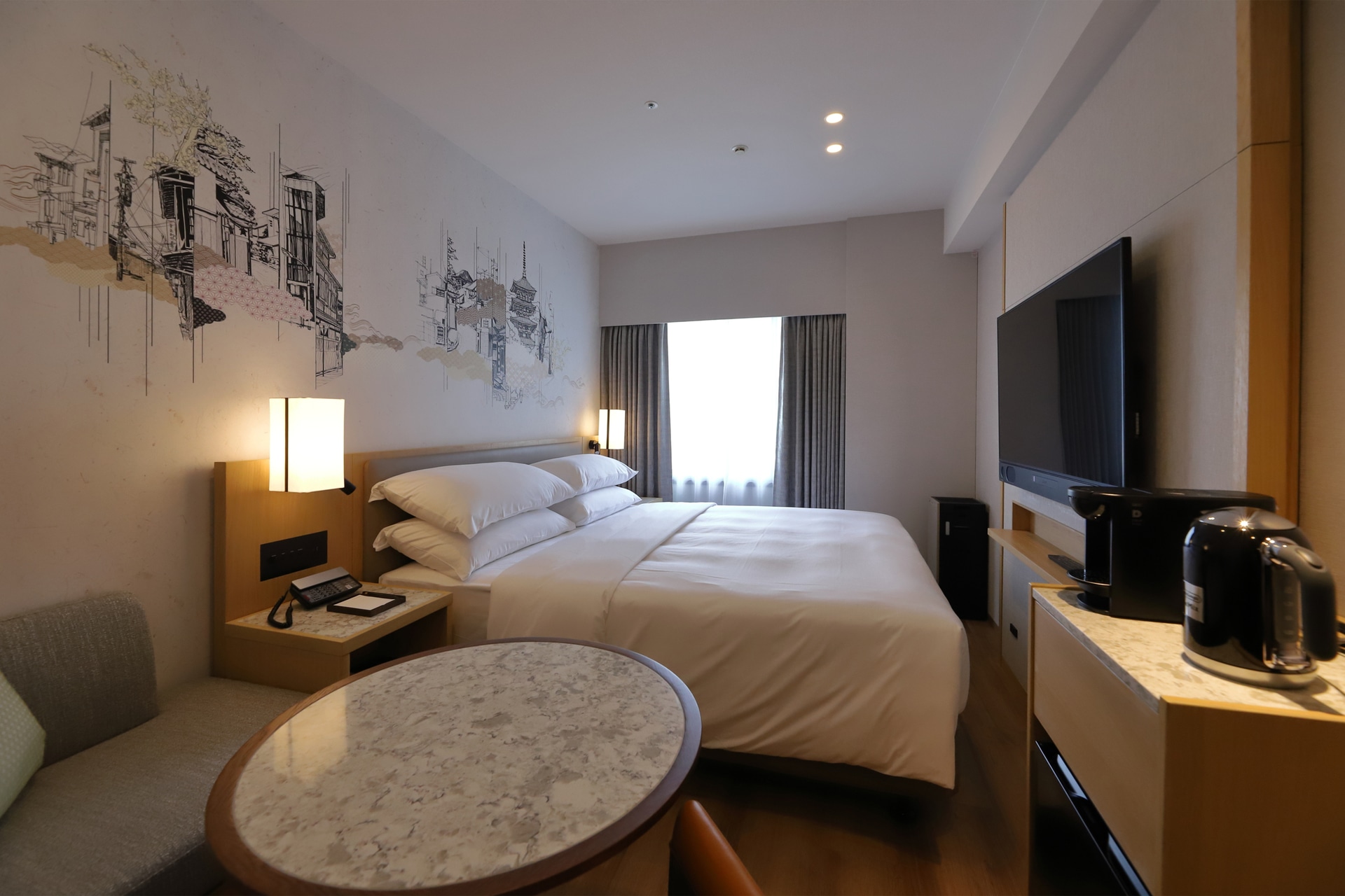 ベッドサイズは183×203cm