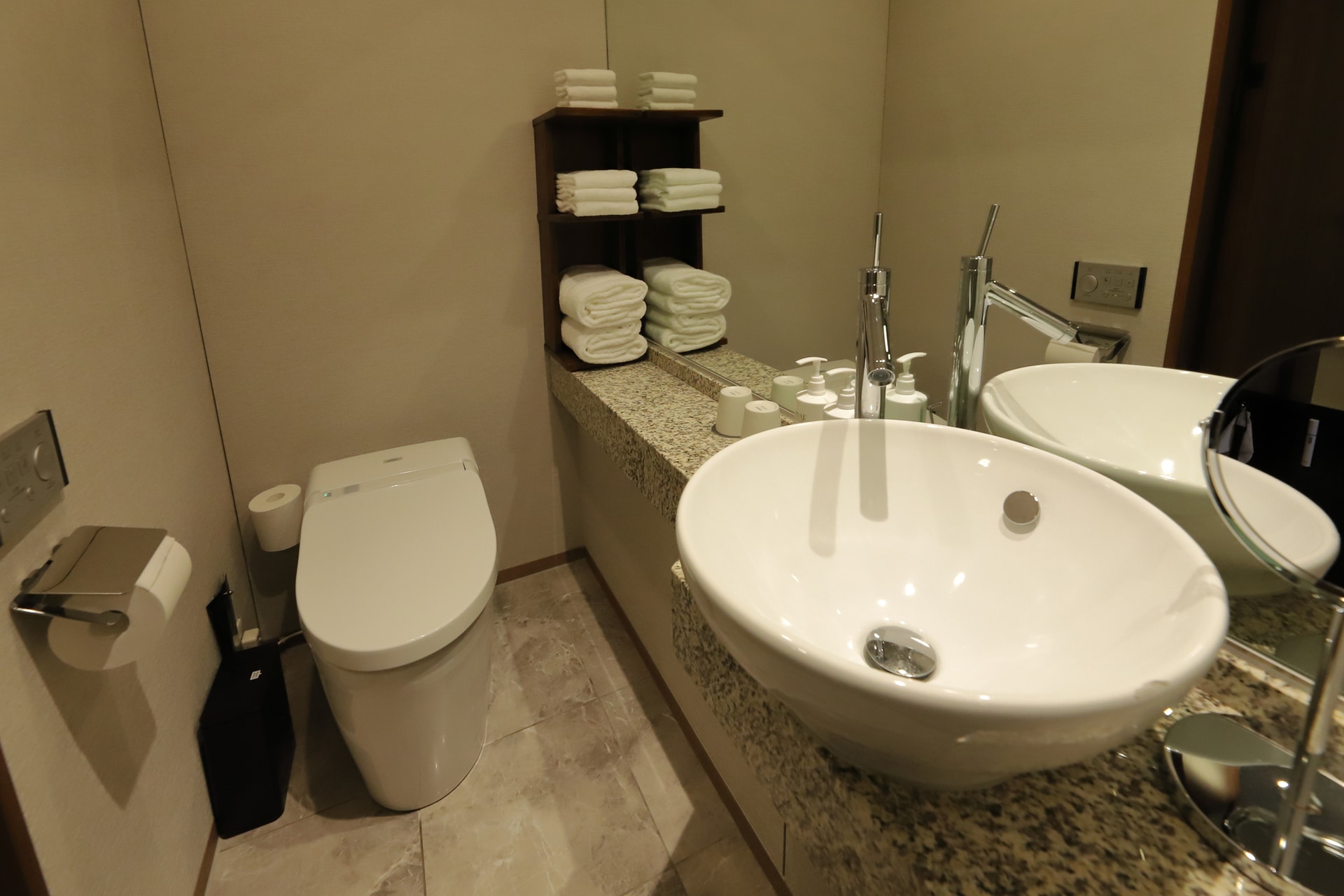 洗面所とトイレ