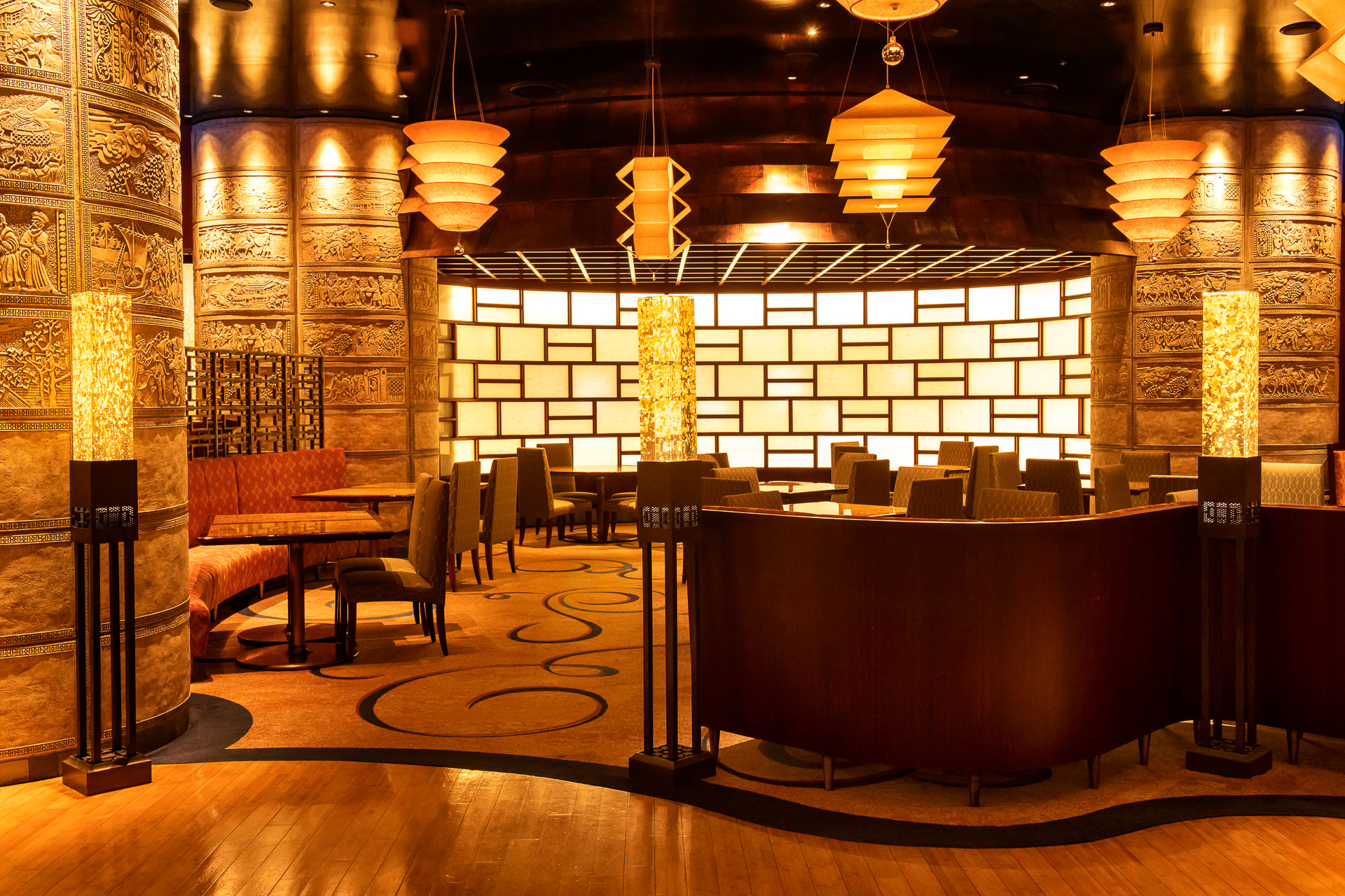 落ち着いた雰囲気のなか、中華料理が味わえる「シルクロードガーデン」