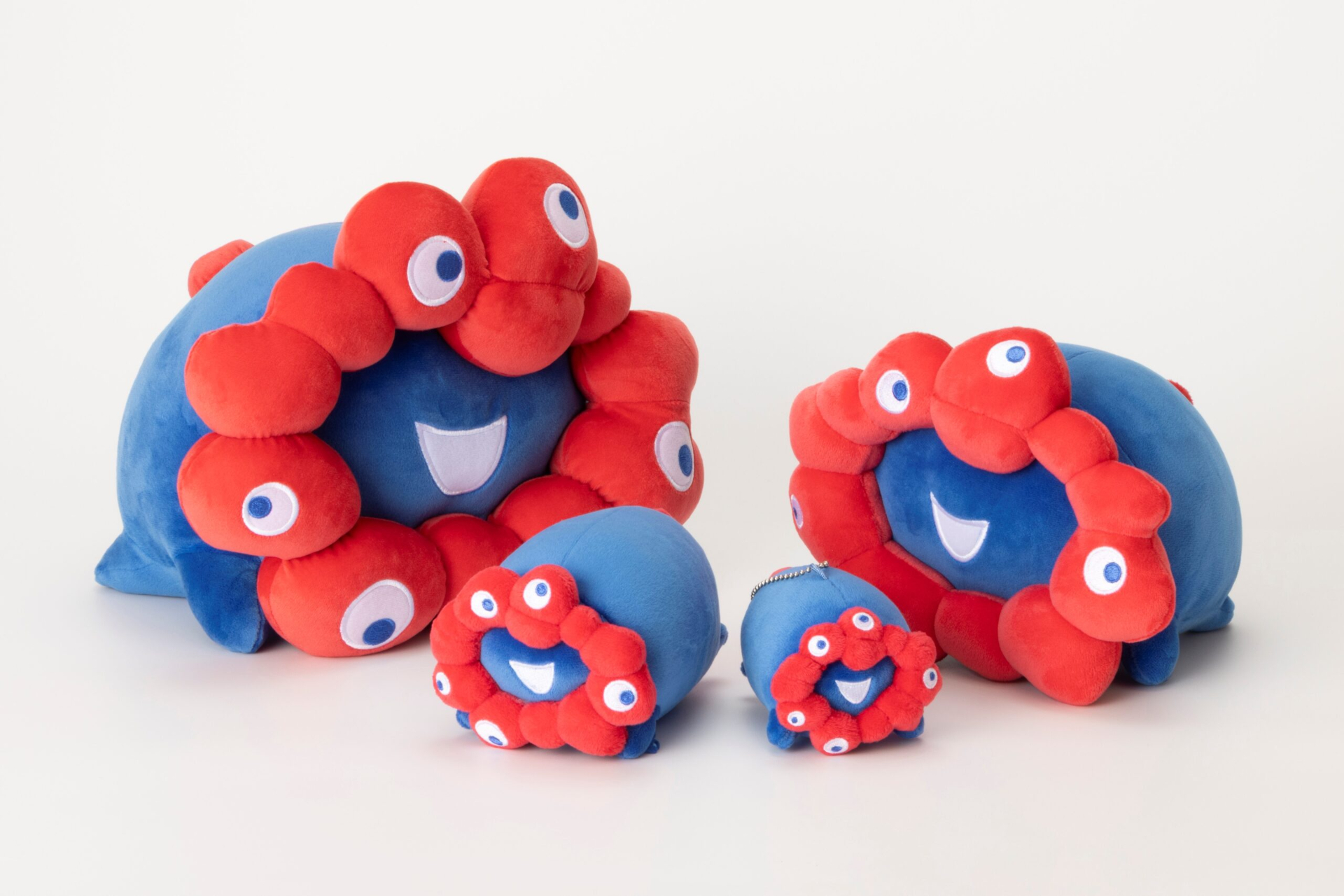 もっちりぬいぐるみ 横 ミニ～大サイズを並べた様子