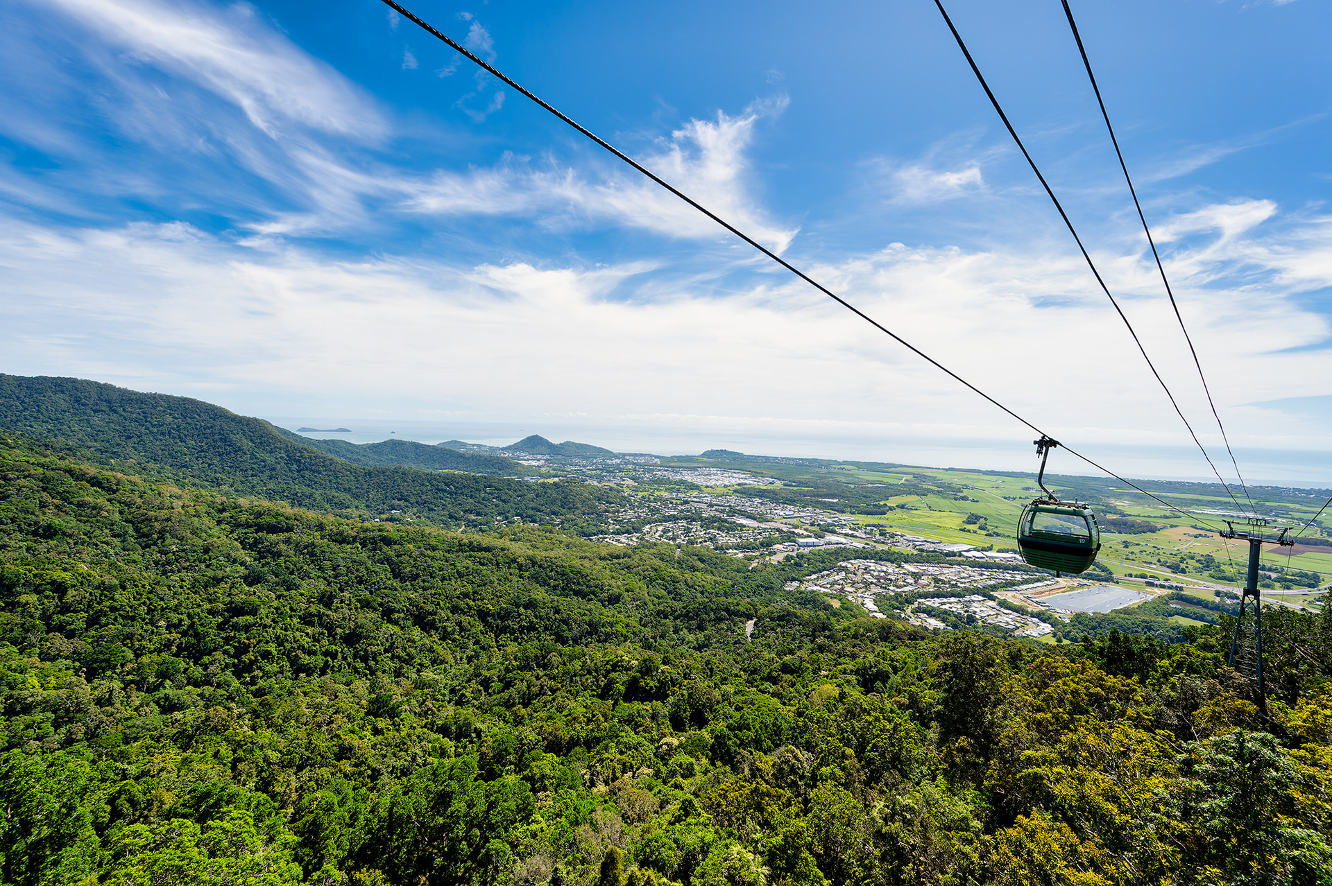 スミスフィールド駅を出てすぐにこの光景が広がっている。ユーカリの林と南太平洋の海の眺望が見事だ