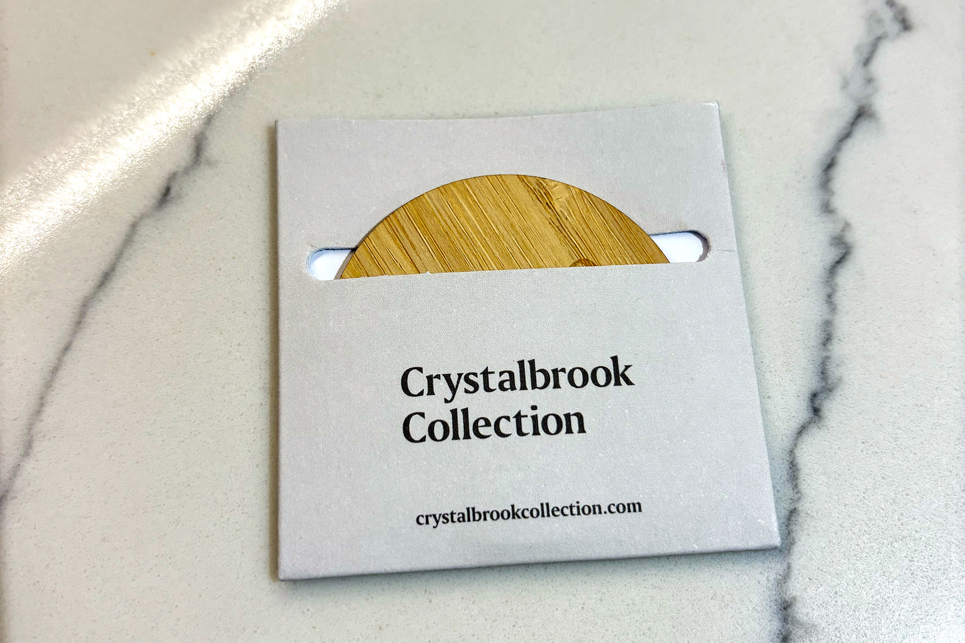 ルームキーは木製。ホテル全体として極力プラスチック削減に取り組んでいる