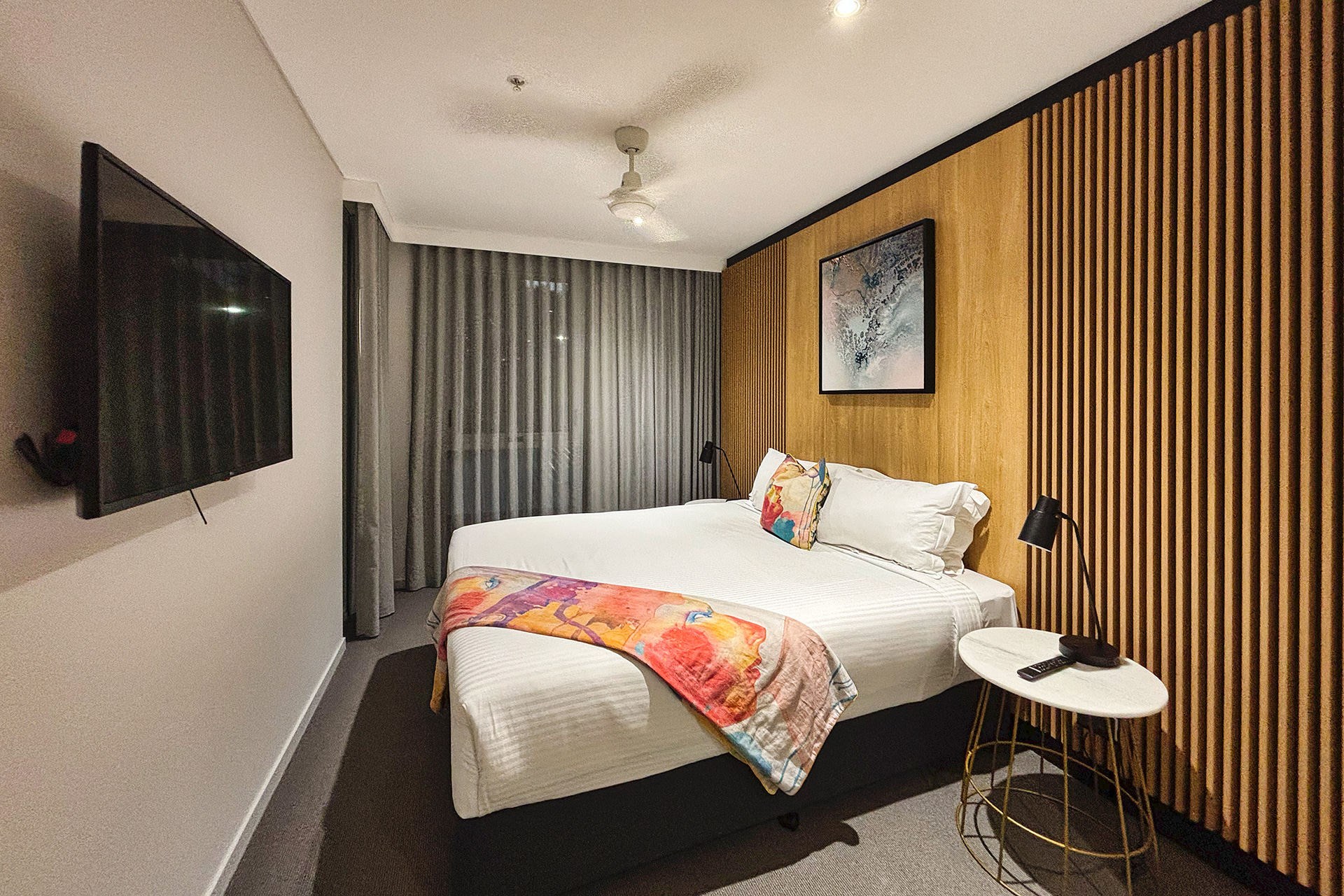 広々としていてきれいなアパートメントタイプの部屋にはキッチンも完備。家族連れや長期滞在にも最適だ