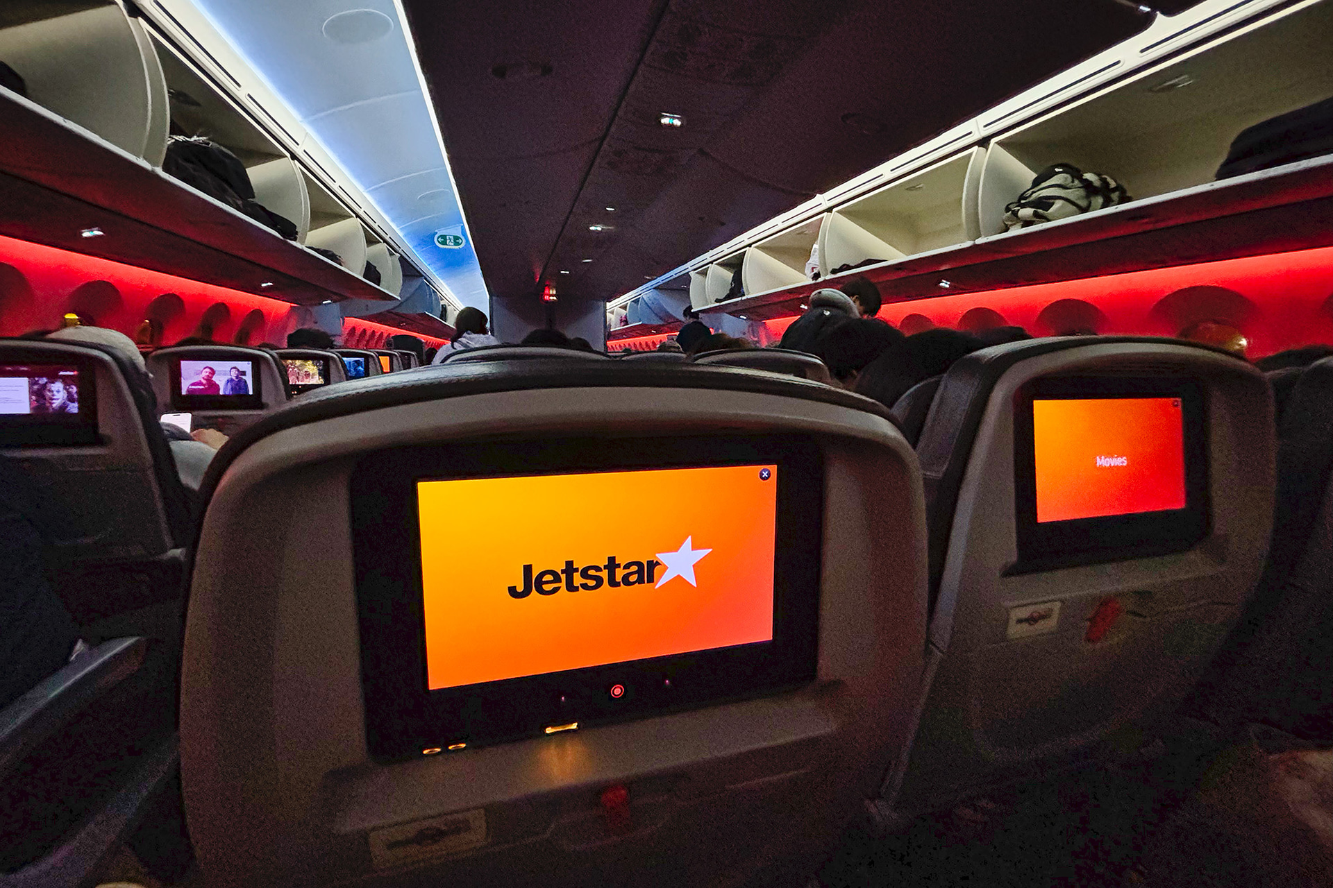 ビジネスクラスとエコノミークラスの2クラス。機内食やアメニティは有料だが、事前注文や持ち込みが可能なので、自分のスタイルで搭乗しよう