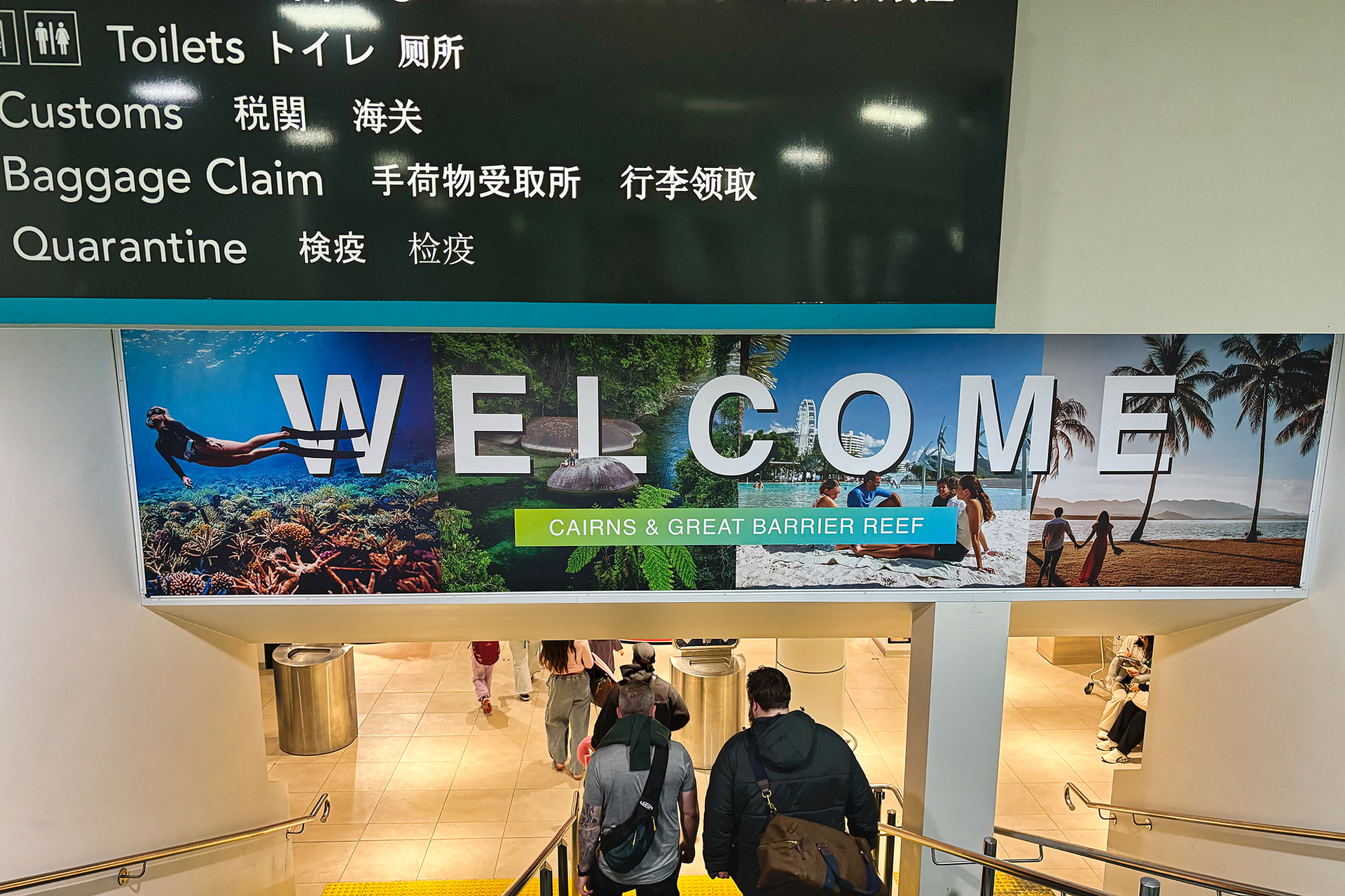 早朝のケアンズに到着。入国はキオスクを使用するのでスムーズといえよう