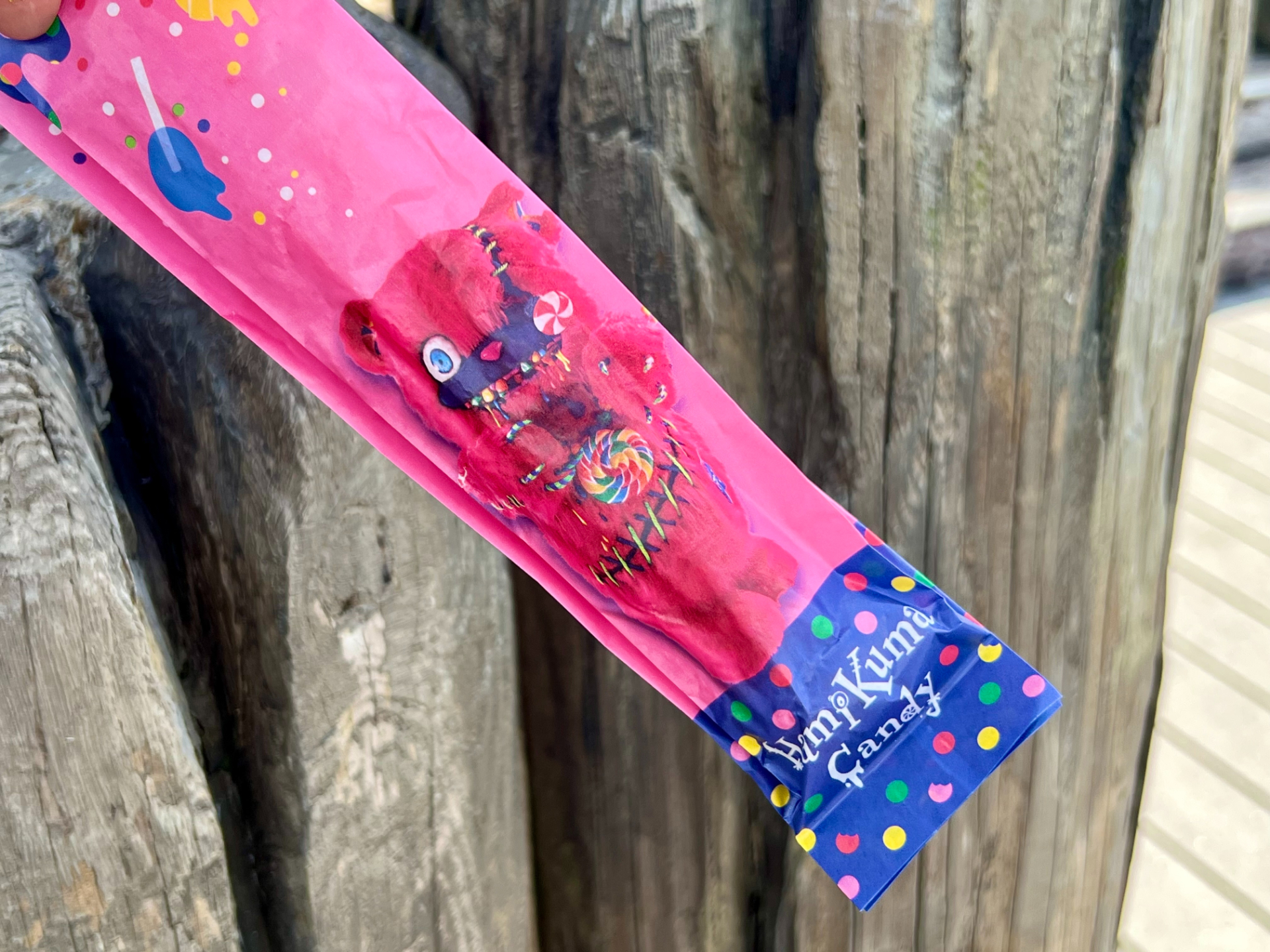 ひんやりしてて、甘酸っぱさが美味！　まさにとろけるような食感が楽しめるクリームやマーブルチョコ、マシュマロなどのド派手なトッピング