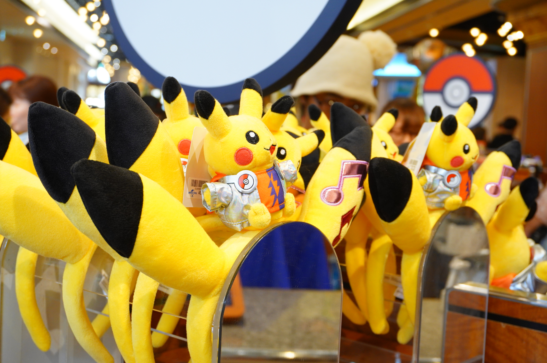 キャップとカチューシャはDJピカチュウの仮装が楽しめるデザイン