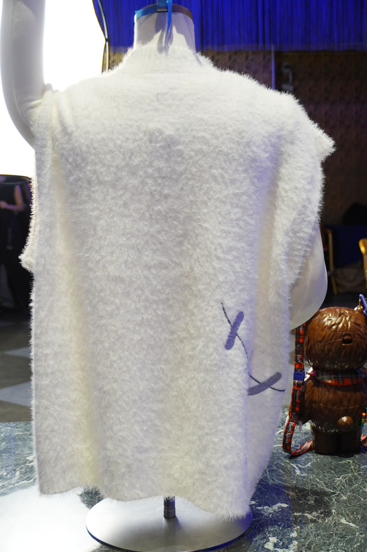 ハミクマソウルニットベスト（うしろ）