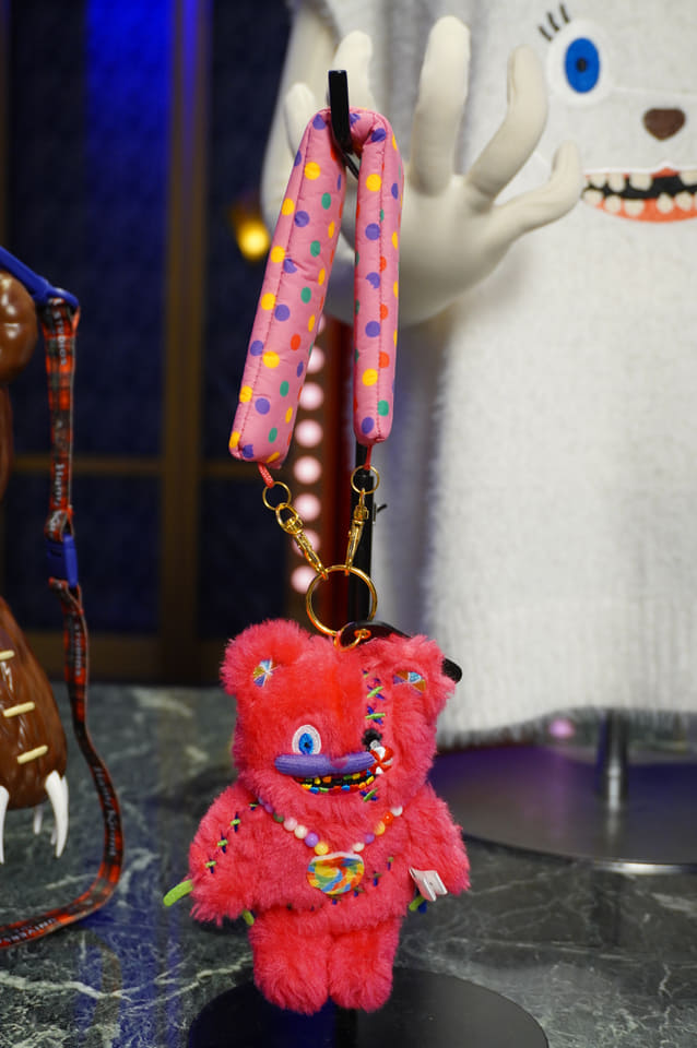 USJ「ハミクマ」身につけグッズ発売！ 新キャラ含む全4種ストラップ、T