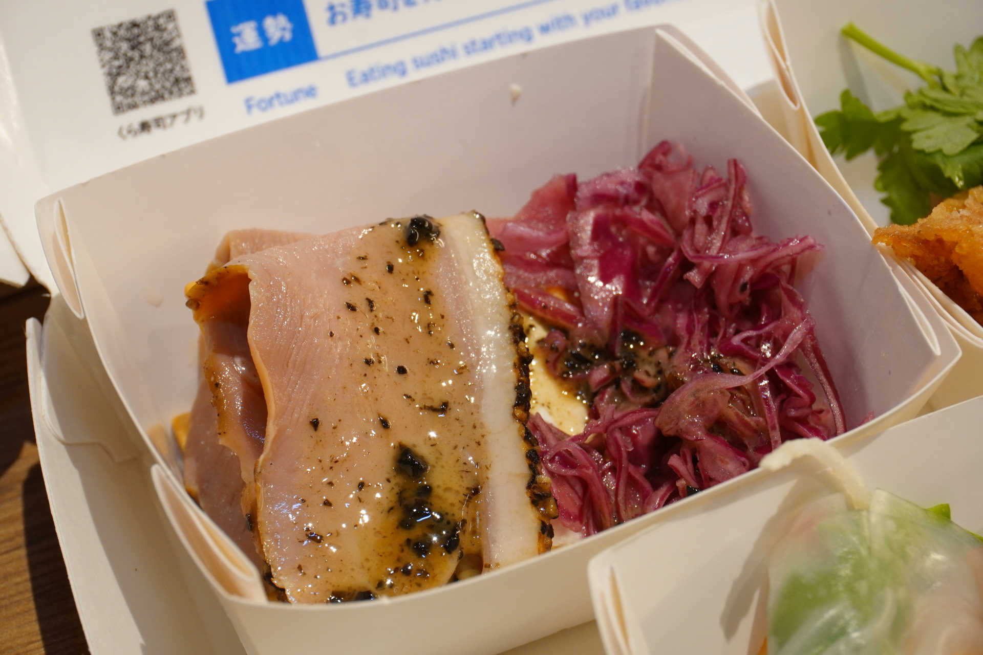 ハンガリー「鴨のロースト トリュフソース」。マスカルポーネチーズと鴨の燻製感がよいバランスで大人の味