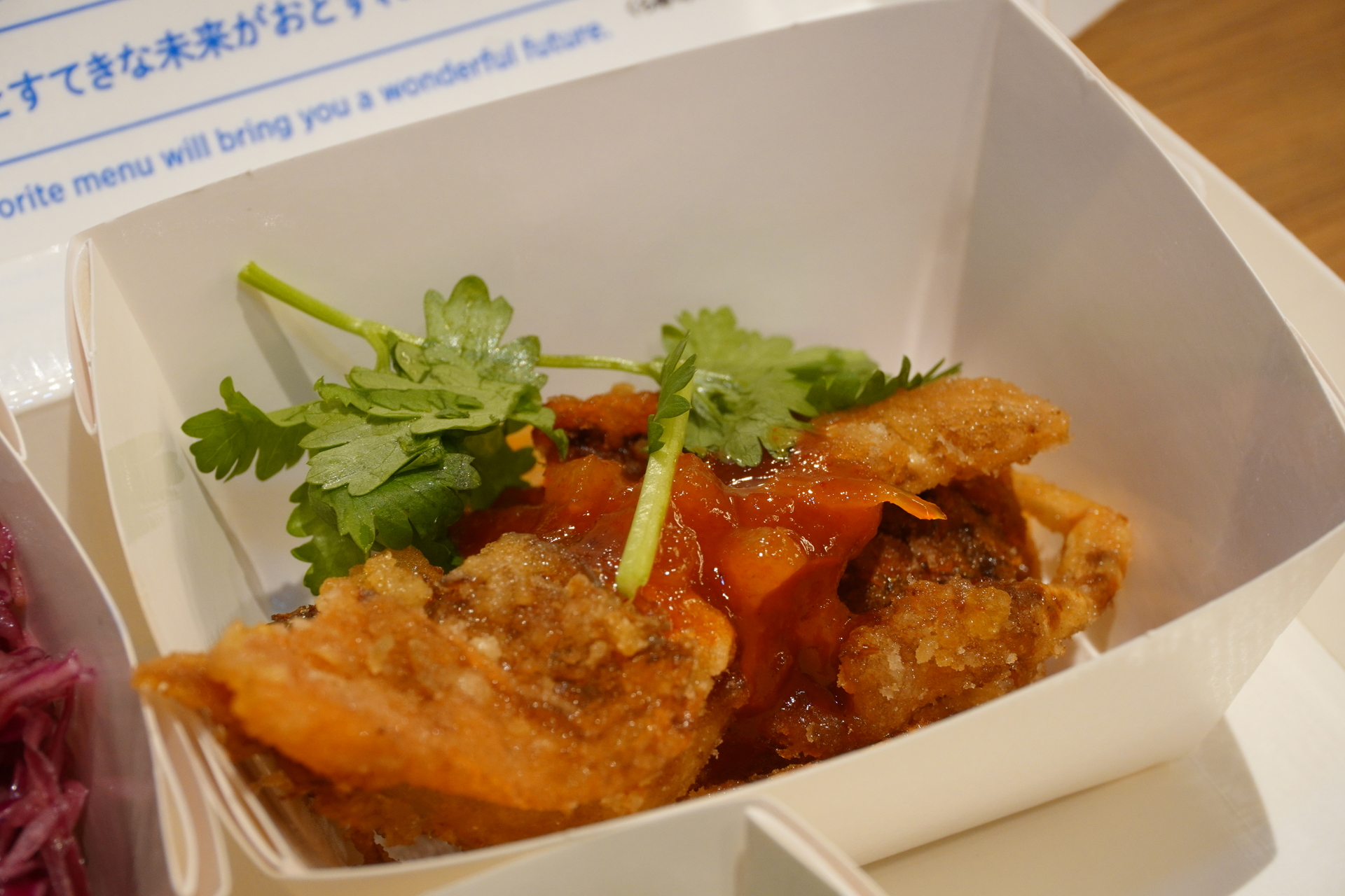 シンガポール共和国「チリクラブ」。殻ごと揚げているので、香ばしい風味と食感が楽しめる