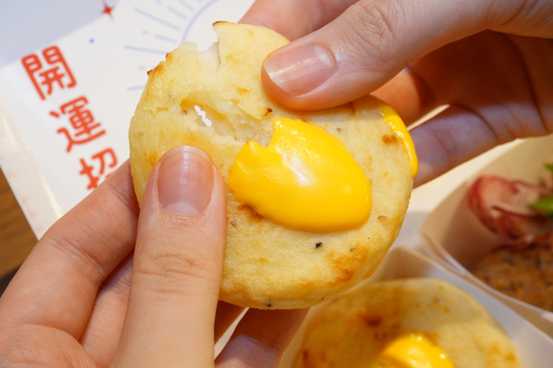 祖母（北海道出身）が作るじゃがいももちを思い出した。チーズソースがおいしい！