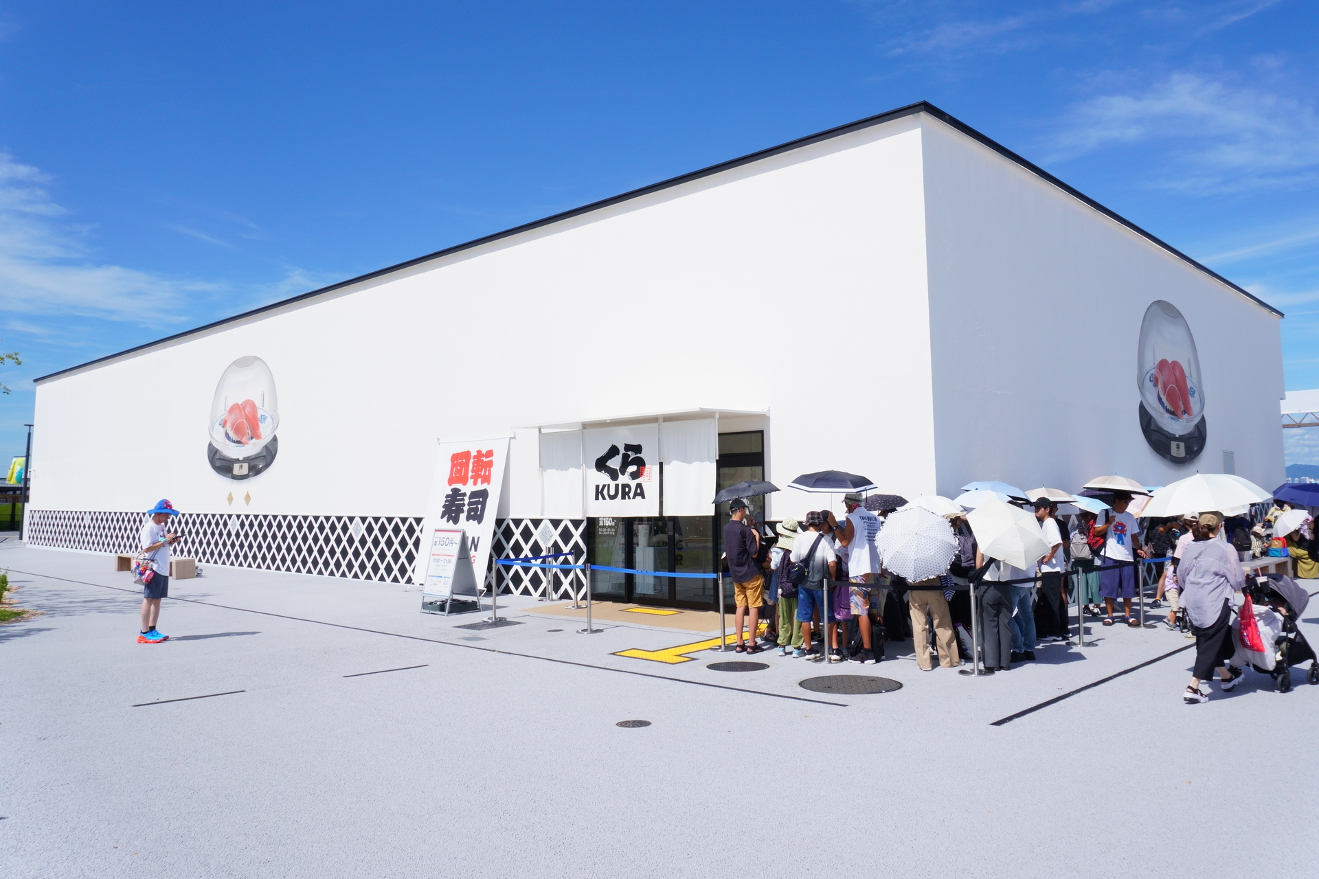 開店前の待ち列。当日受付は10時から