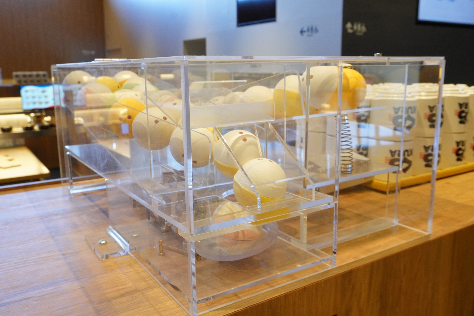 店舗限定の箸置きが当たる「ビッくらポン！」