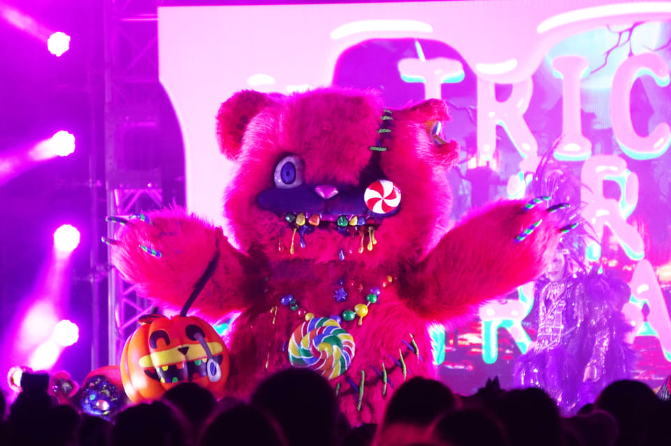 USJ、新キャラ「ハミクマキャンディ」登場で全4体に！ 秋の夜